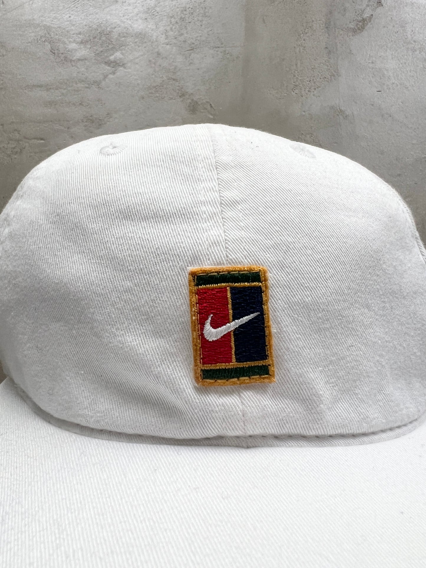 WHITE NIKE COURT CAP - 2000S