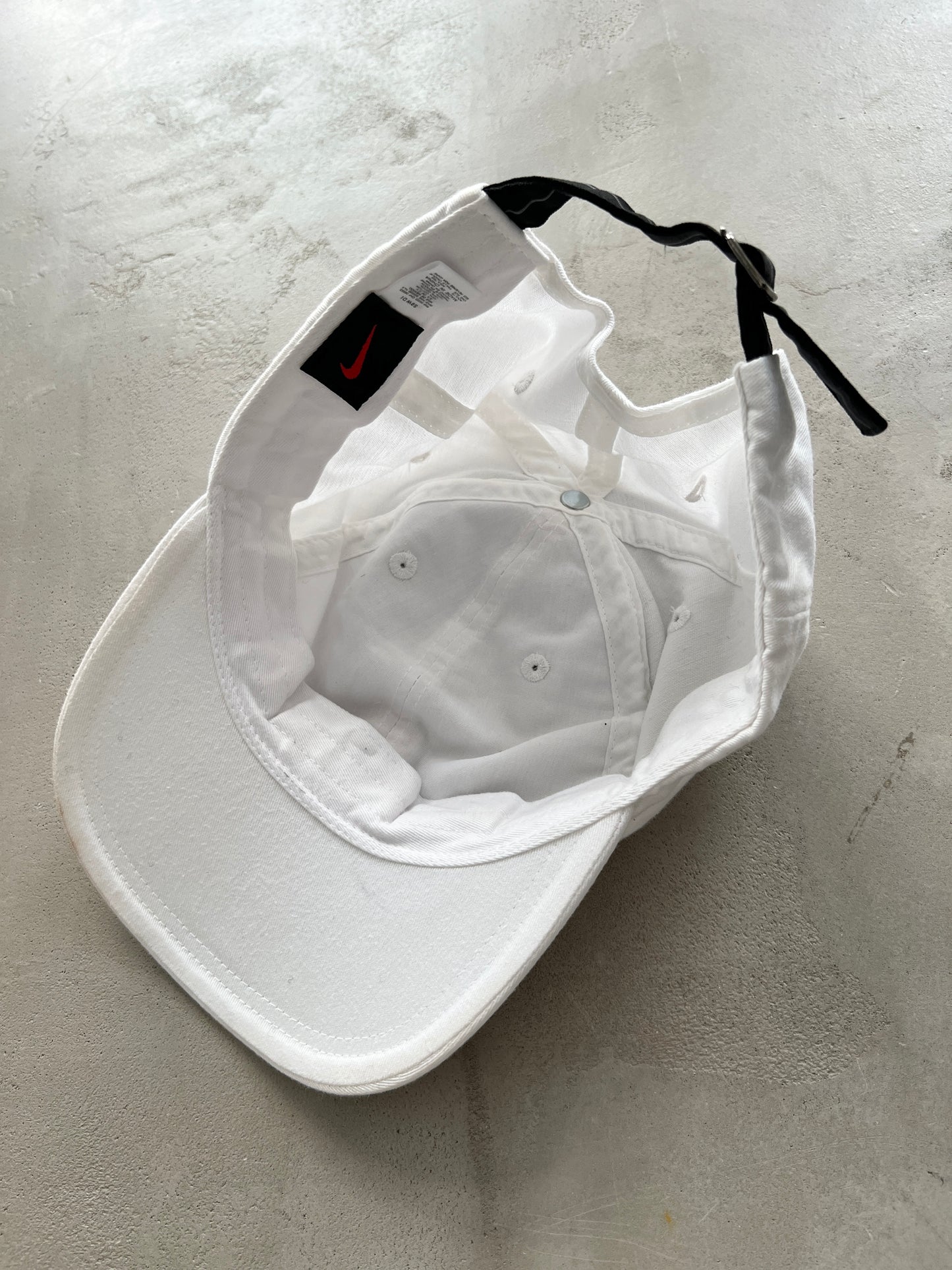 WHITE NIKE COURT CAP - 2000S