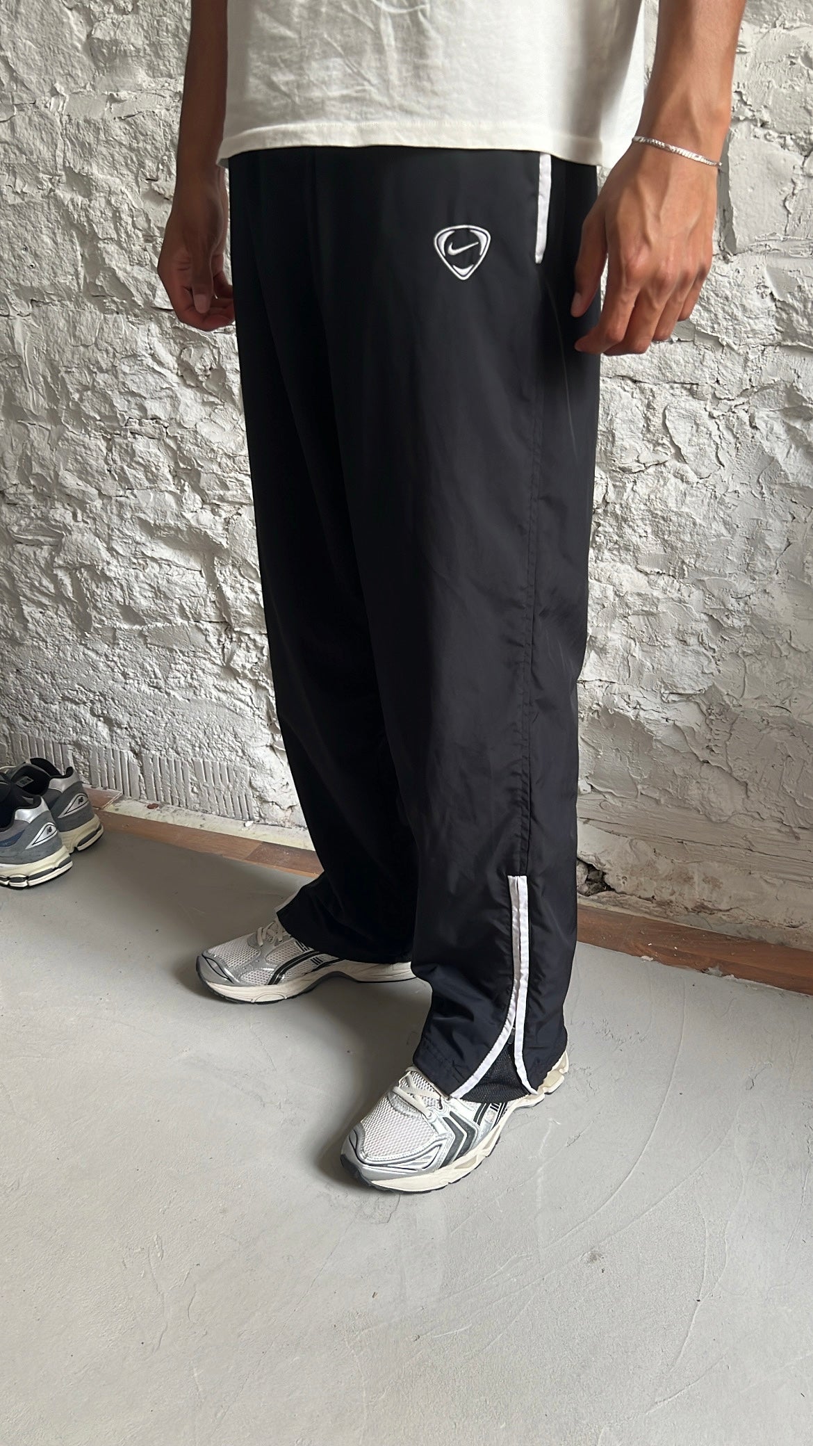 BLACK/WHITE NIKE TRACK PANTS - 2000S - XL