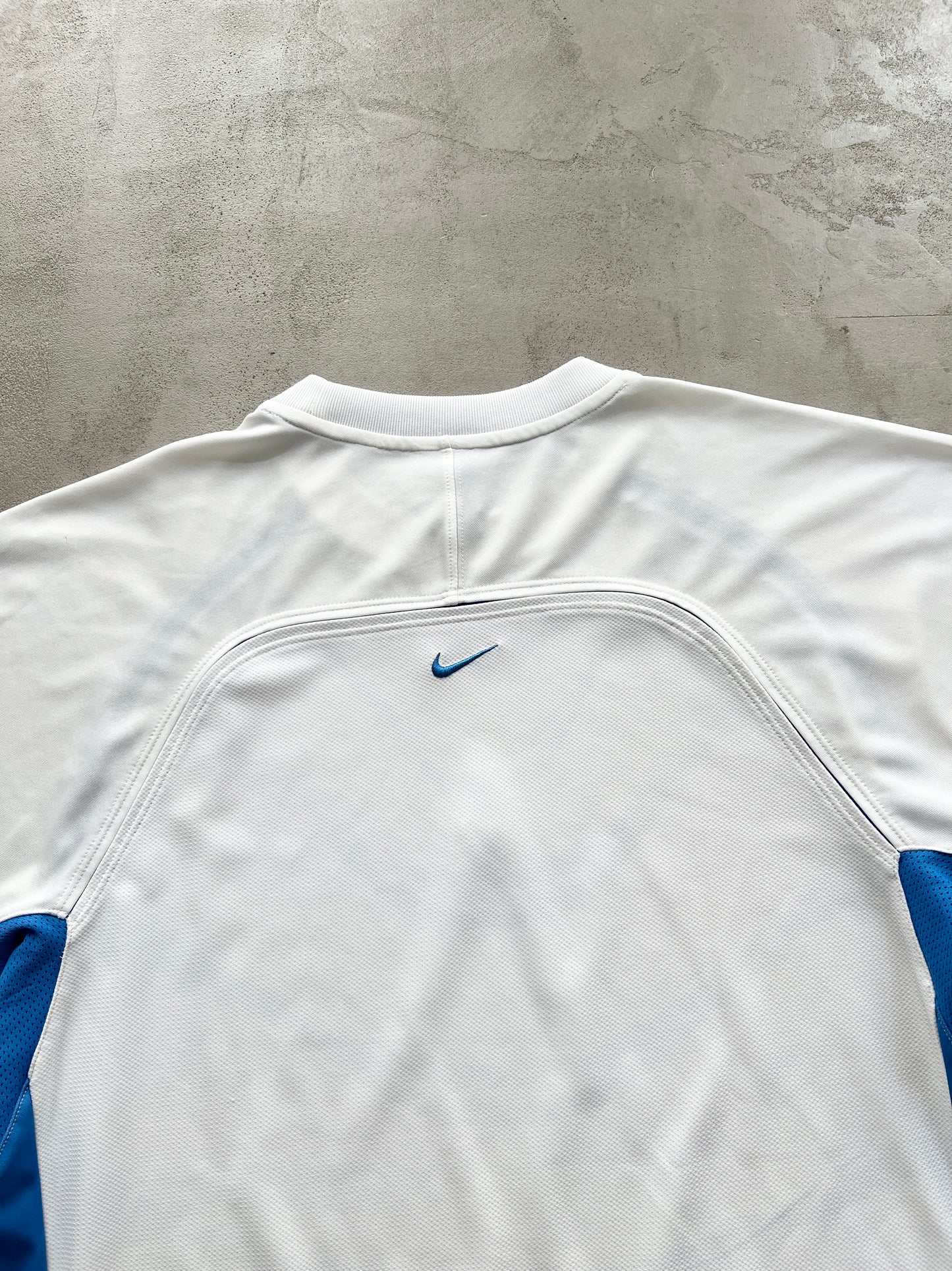 WHITE/BLUE NIKE TN TEE - 2000S - M/L