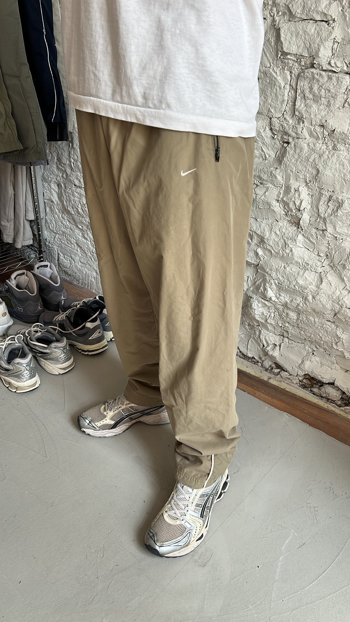 BEIGE NIKE TRACK PANTS - 2000S - M/S