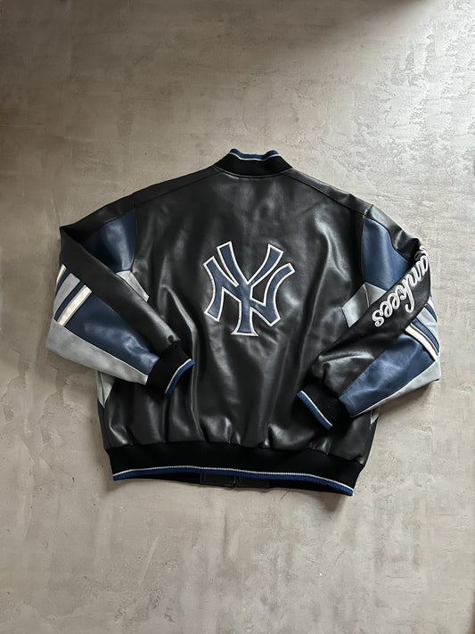 BLACK/NAVY YANKEES LEATHER JACKET - 1990S - XL