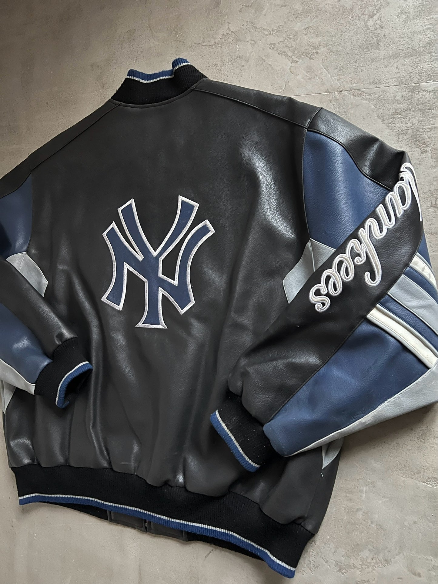 BLACK/NAVY YANKEES LEATHER JACKET - 1990S - XL