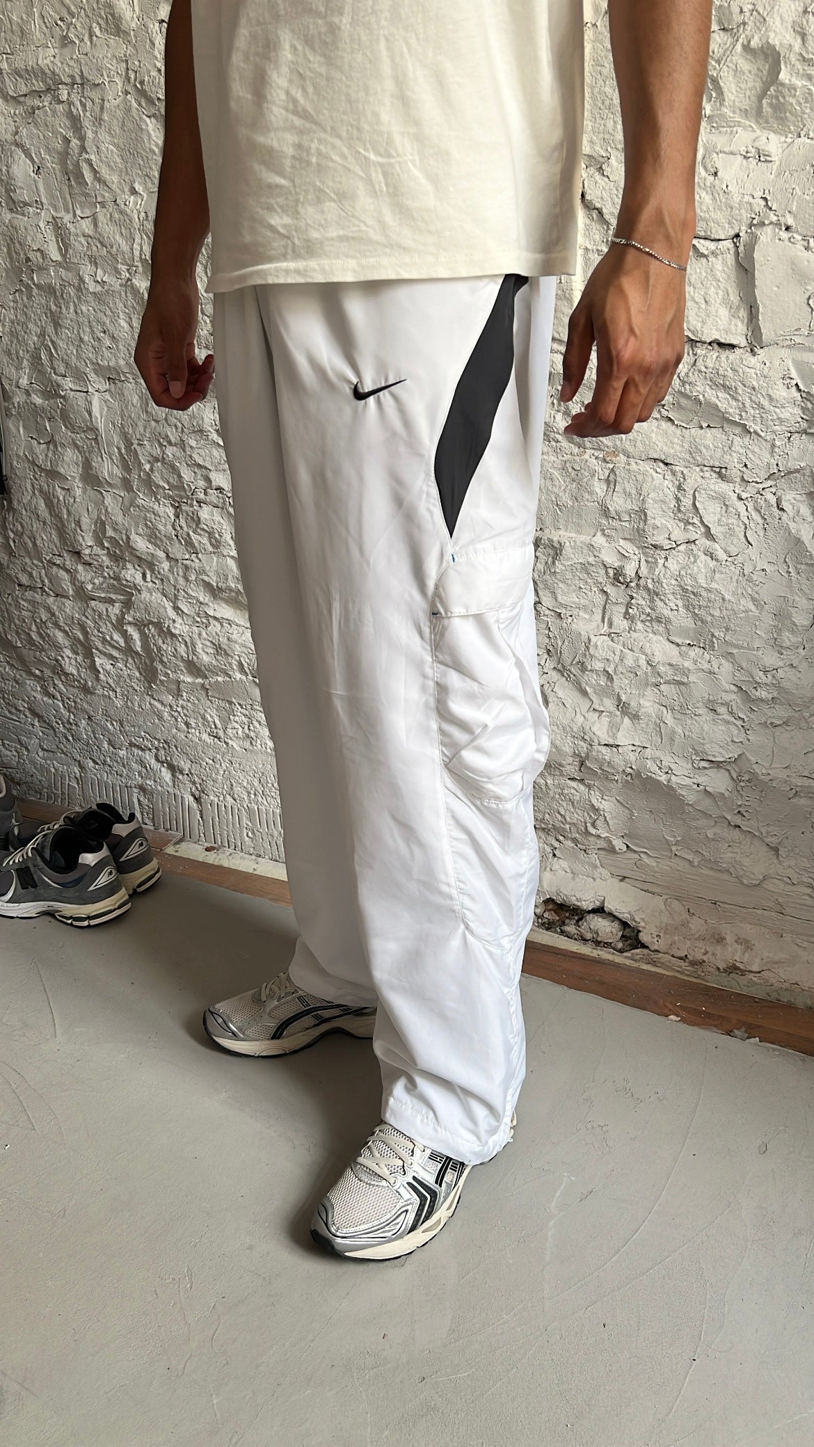 WHITE/BLACK NIKE TRACK PANTS - 2000S - XL