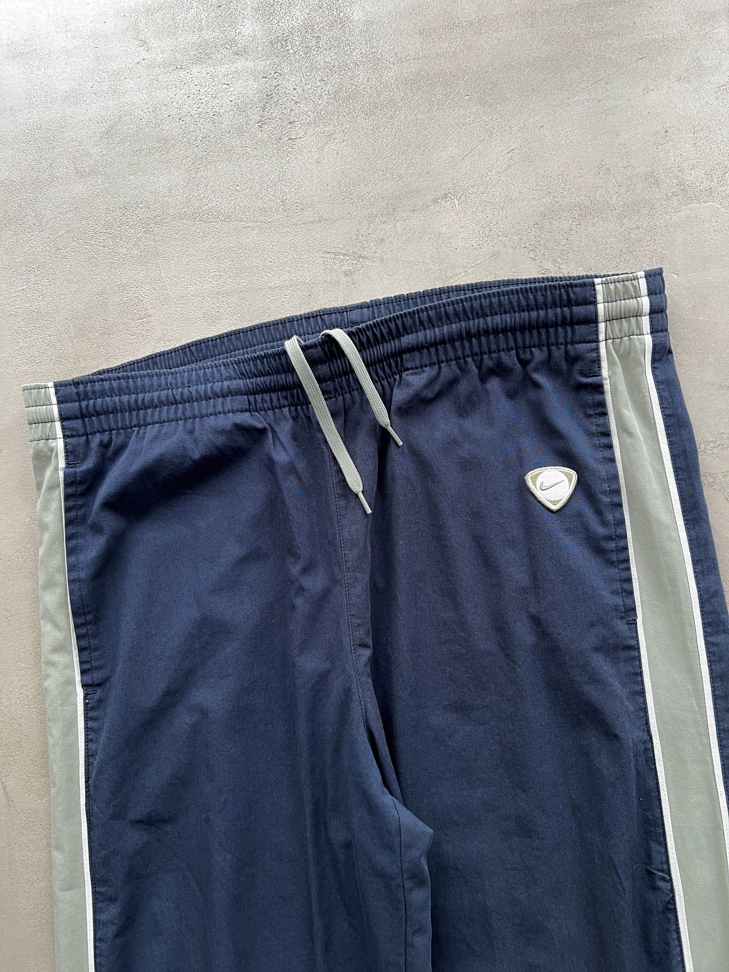 NAVY/GREEN NIKE TRACK PANTS - 2000S - L