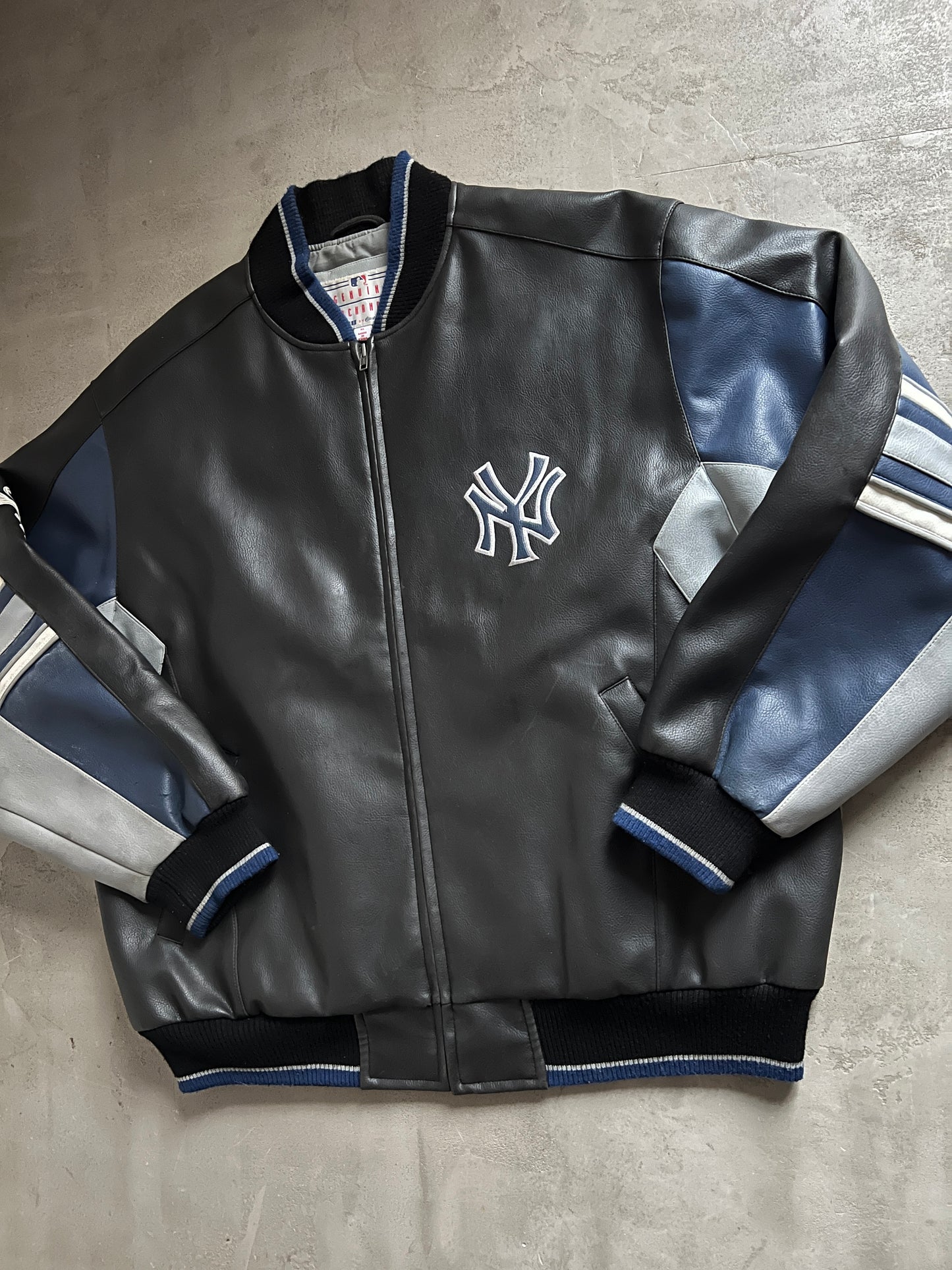 BLACK/NAVY YANKEES LEATHER JACKET - 1990S - XL