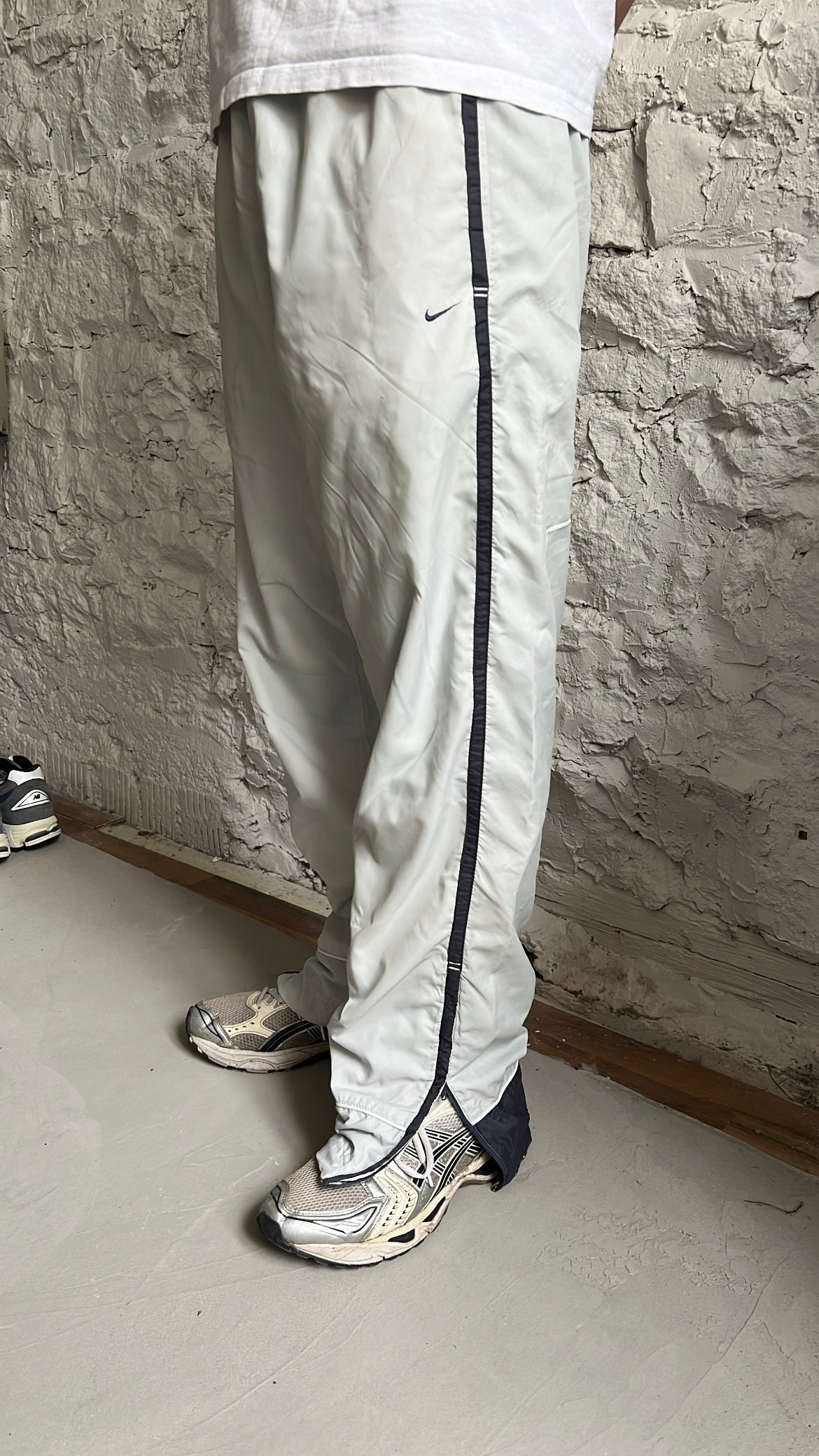 LIGHT GREY NIKE TRACK PANTS - 2000S - M/L