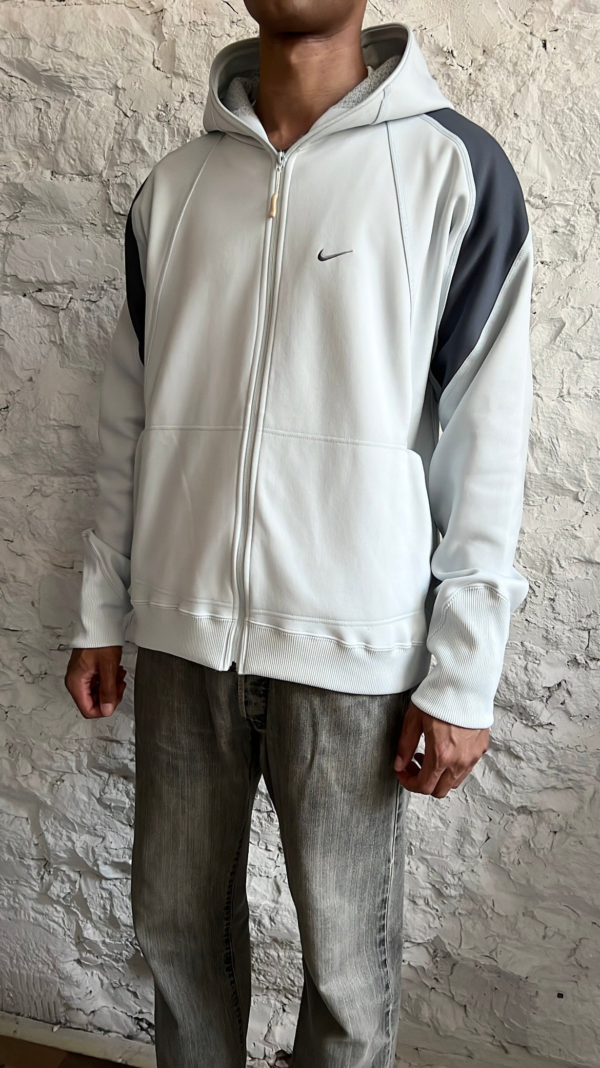 LIGHT GREY NIKE ATHLETIC ZIP UP HOODIE - 2000S - L