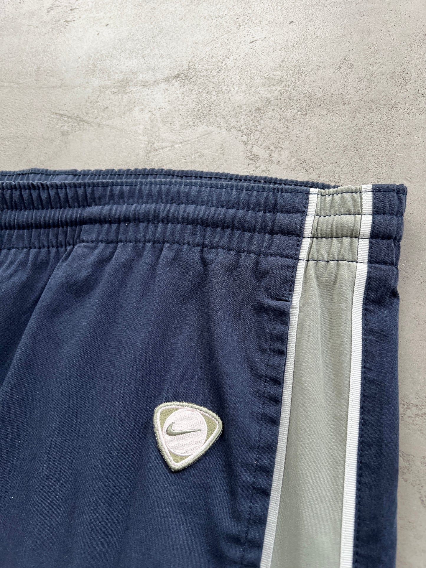 NAVY/GREEN NIKE TRACK PANTS - 2000S - L