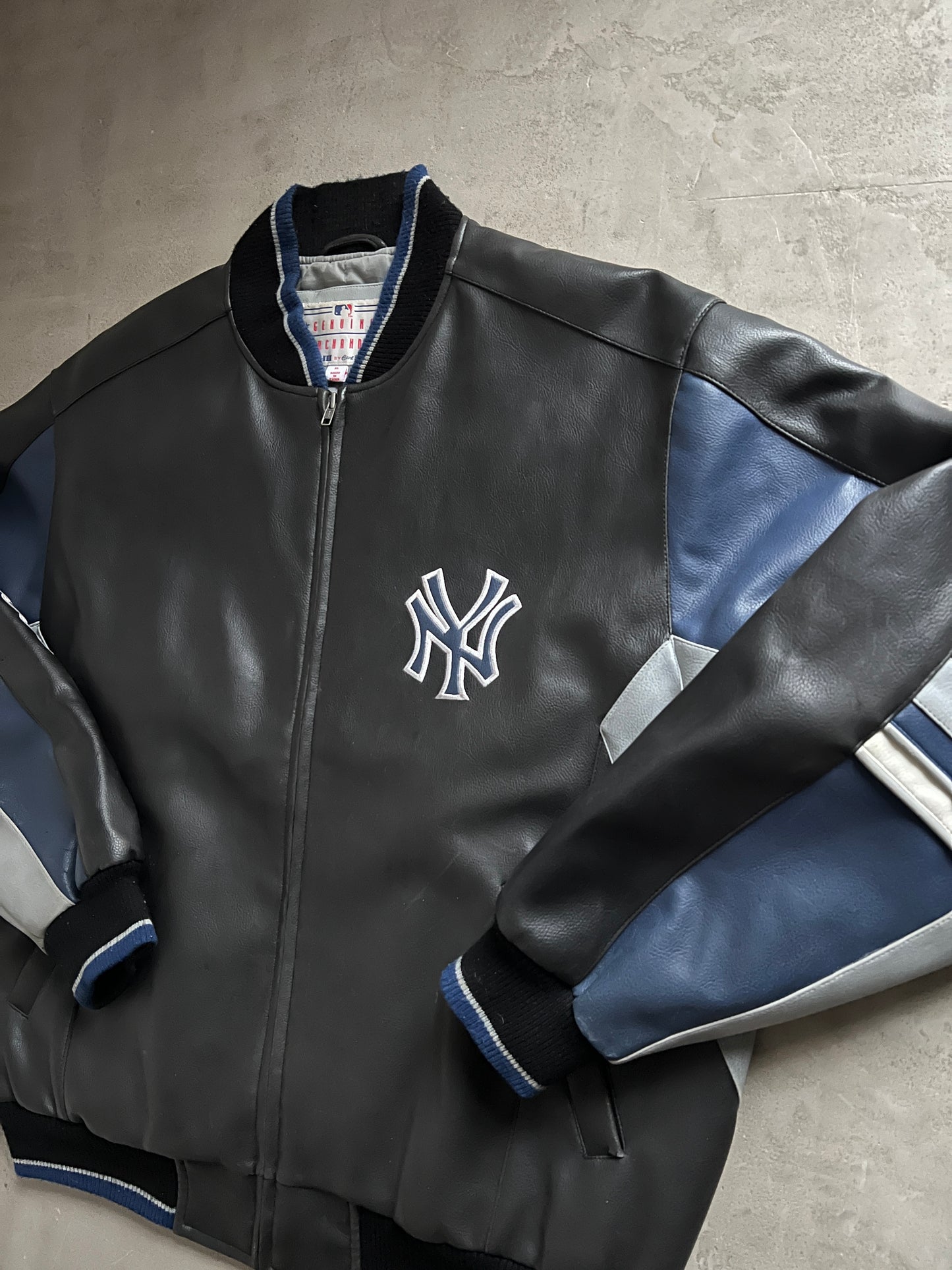 BLACK/NAVY YANKEES LEATHER JACKET - 1990S - XL