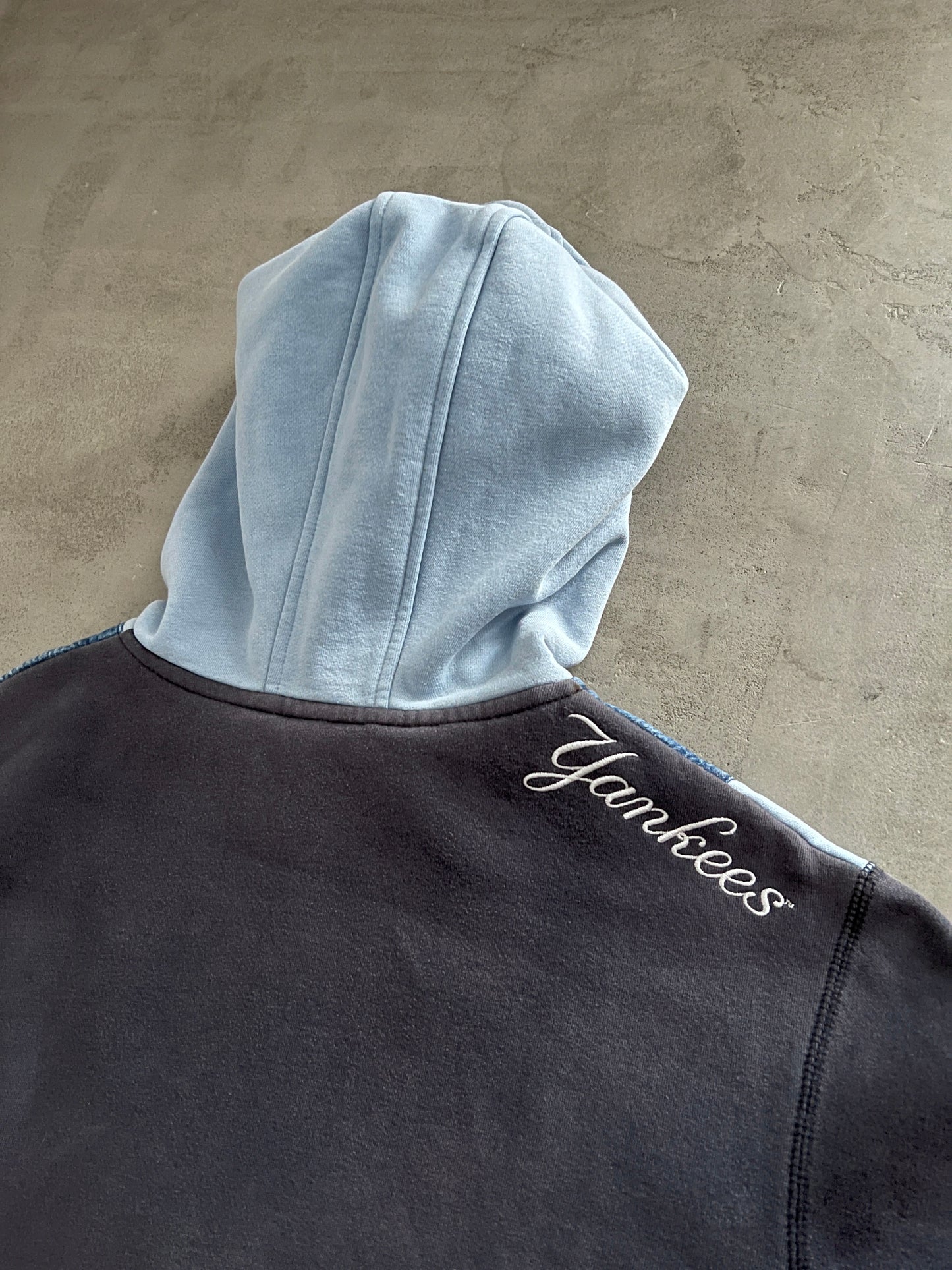 GREY/SLATE BLUE YANKEES ZIP UP HOODIE - 2000S - L/M