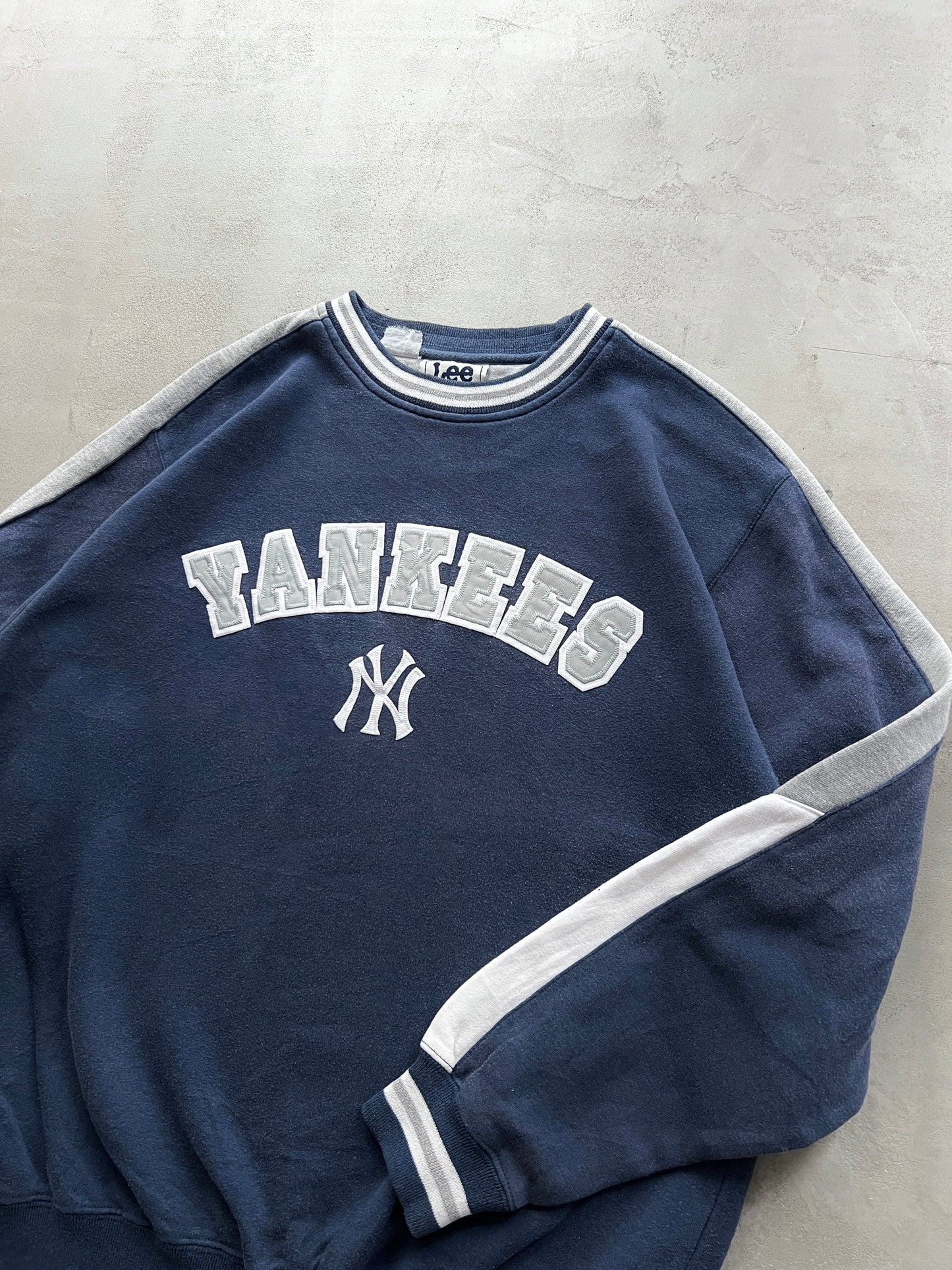 FADED NAVY YANKEES SWEATER - 1990S - L/M