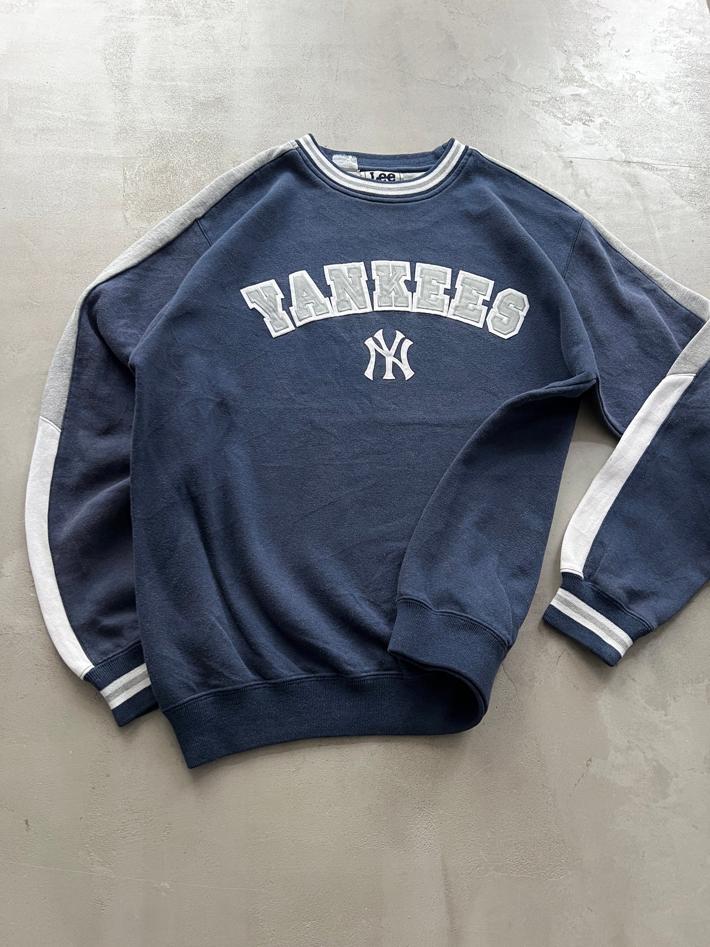 FADED NAVY YANKEES SWEATER - 1990S - L/M