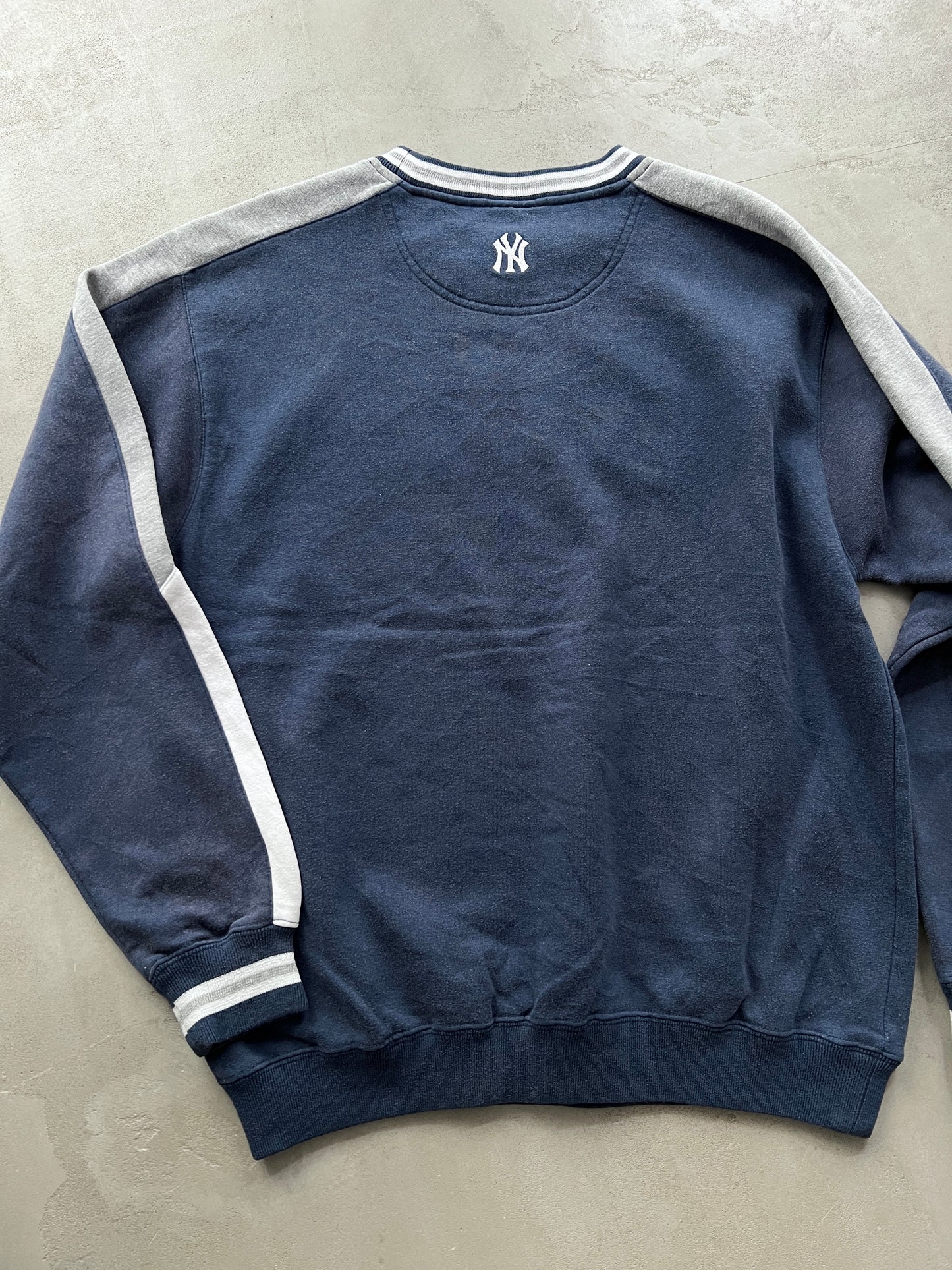 FADED NAVY YANKEES SWEATER - 1990S - L/M