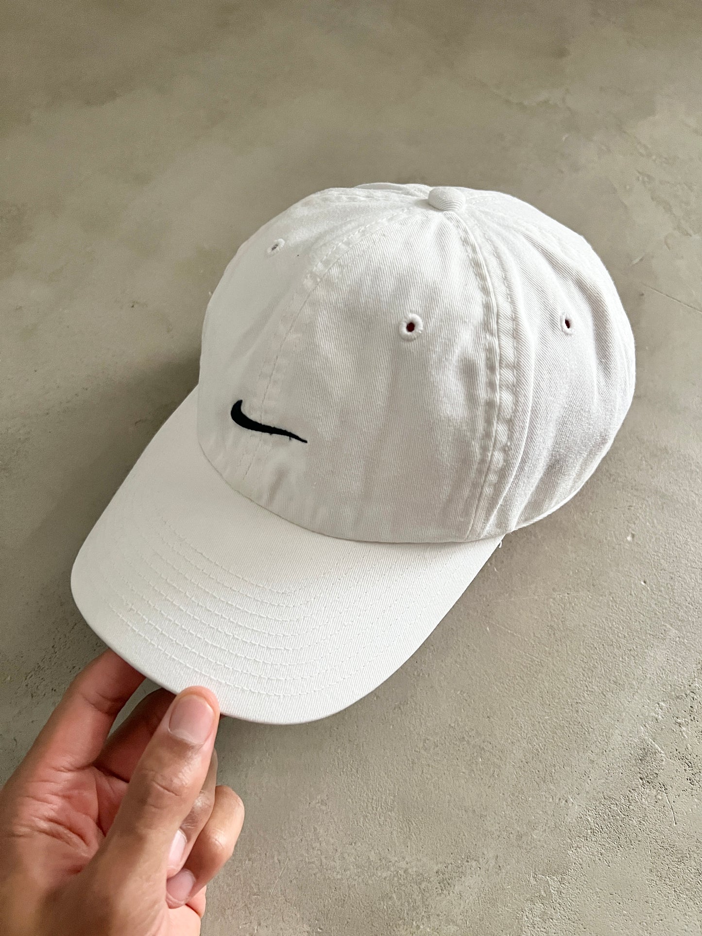 CREME NIKE CAP - 1990S