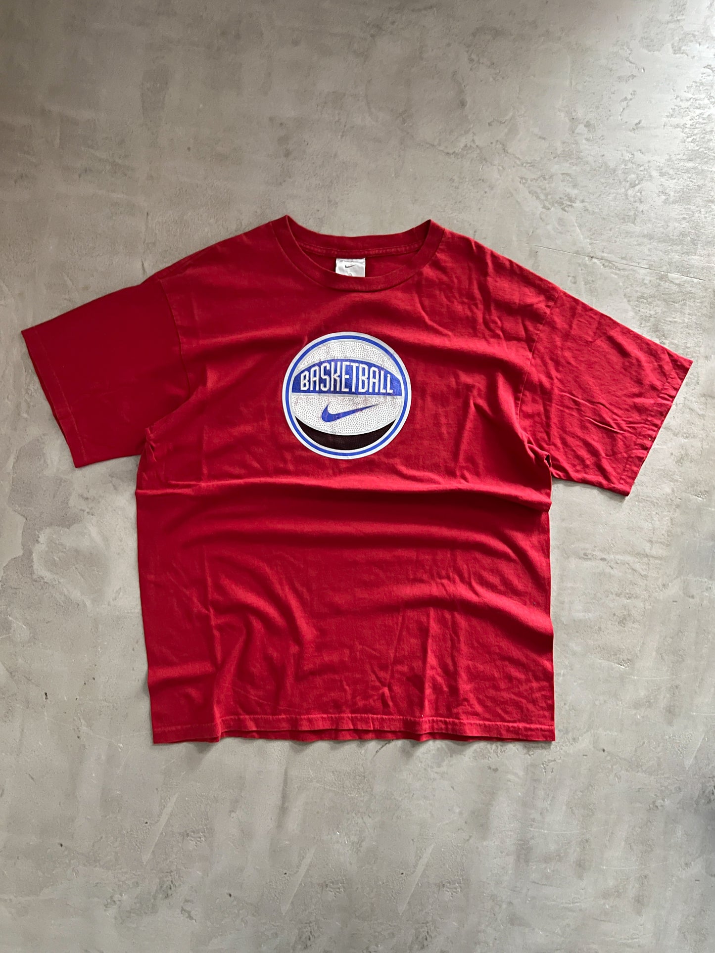 RED NIKE BASKETBALL TEE - 1990S - XL