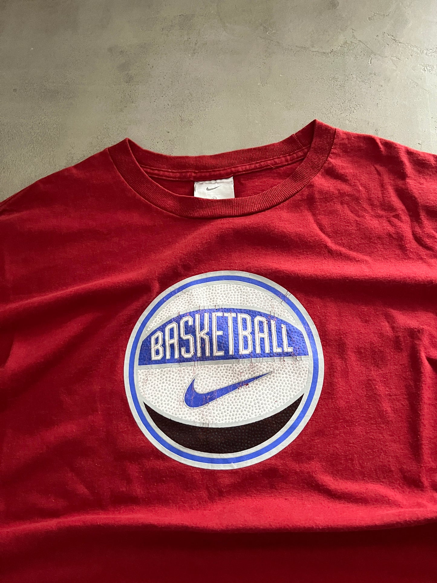 RED NIKE BASKETBALL TEE - 1990S - XL