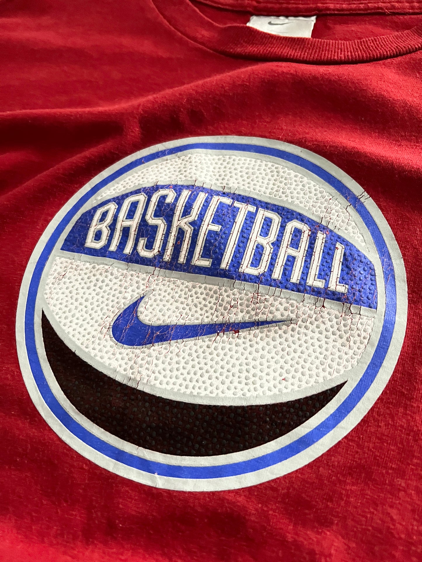 RED NIKE BASKETBALL TEE - 1990S - XL