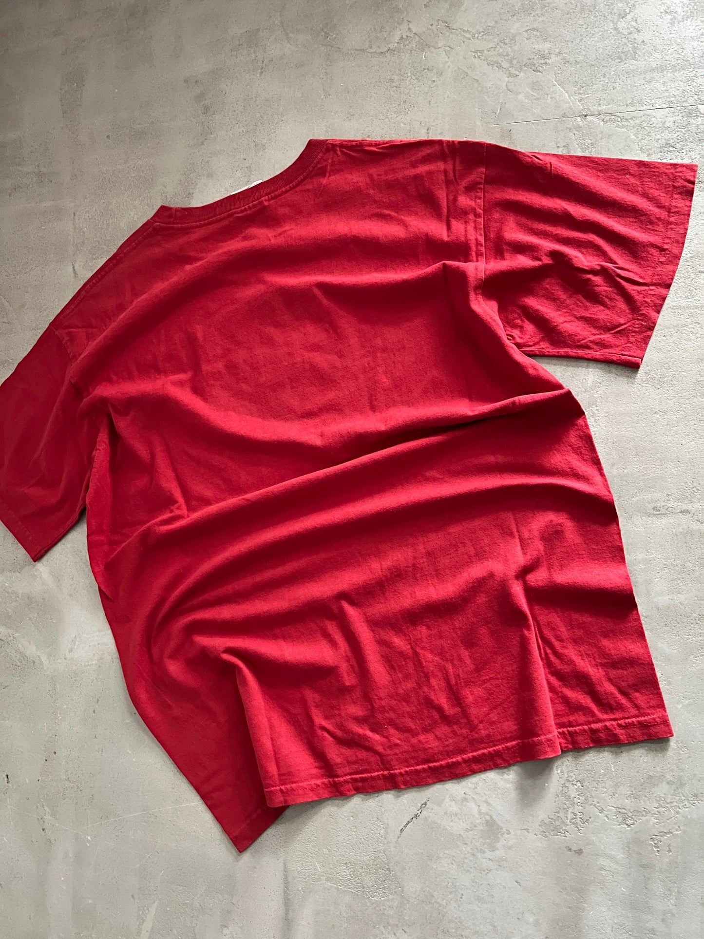 RED NIKE BASKETBALL TEE - 1990S - XL