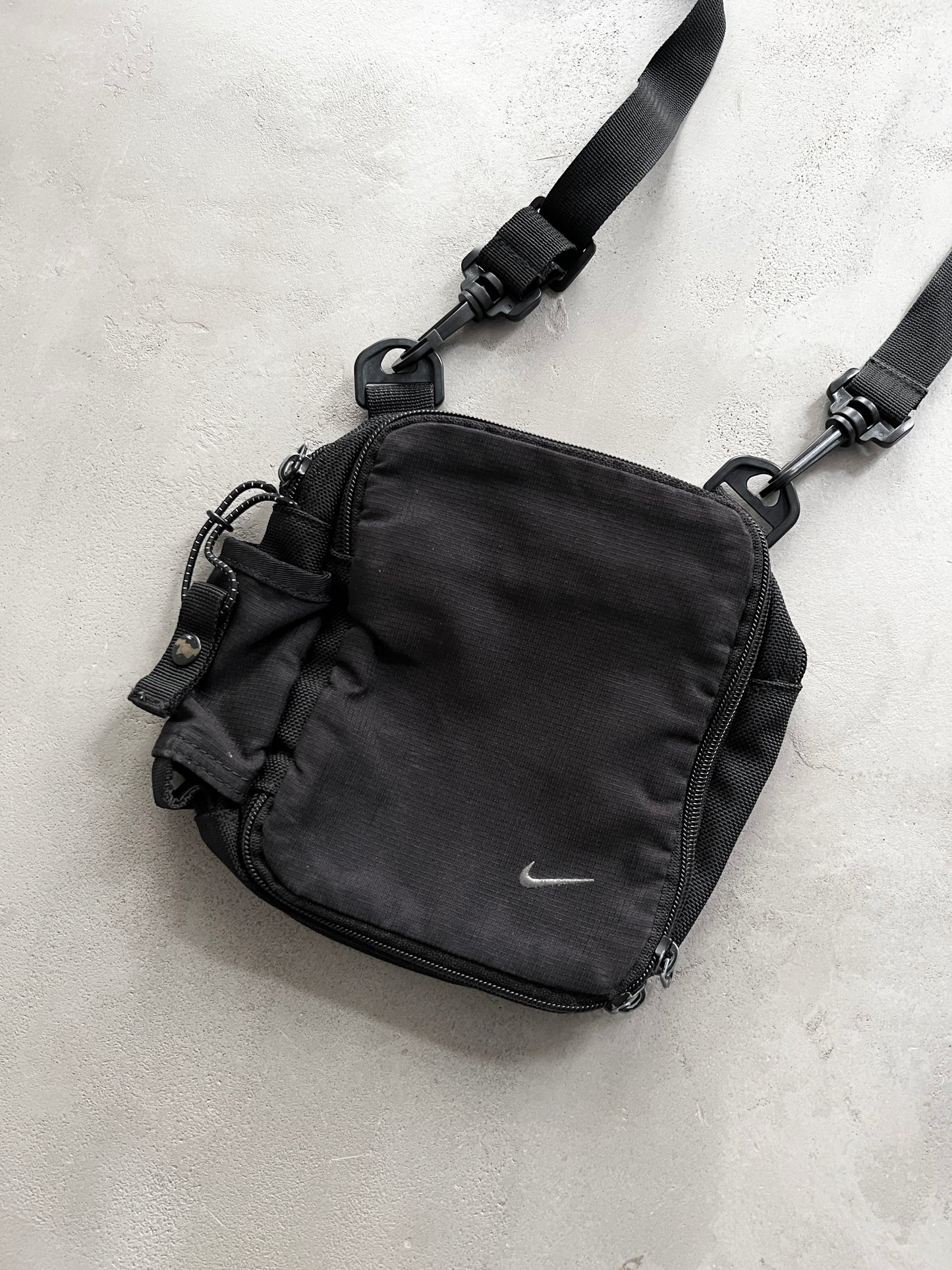 BLACK NIKE BAG - 2000S