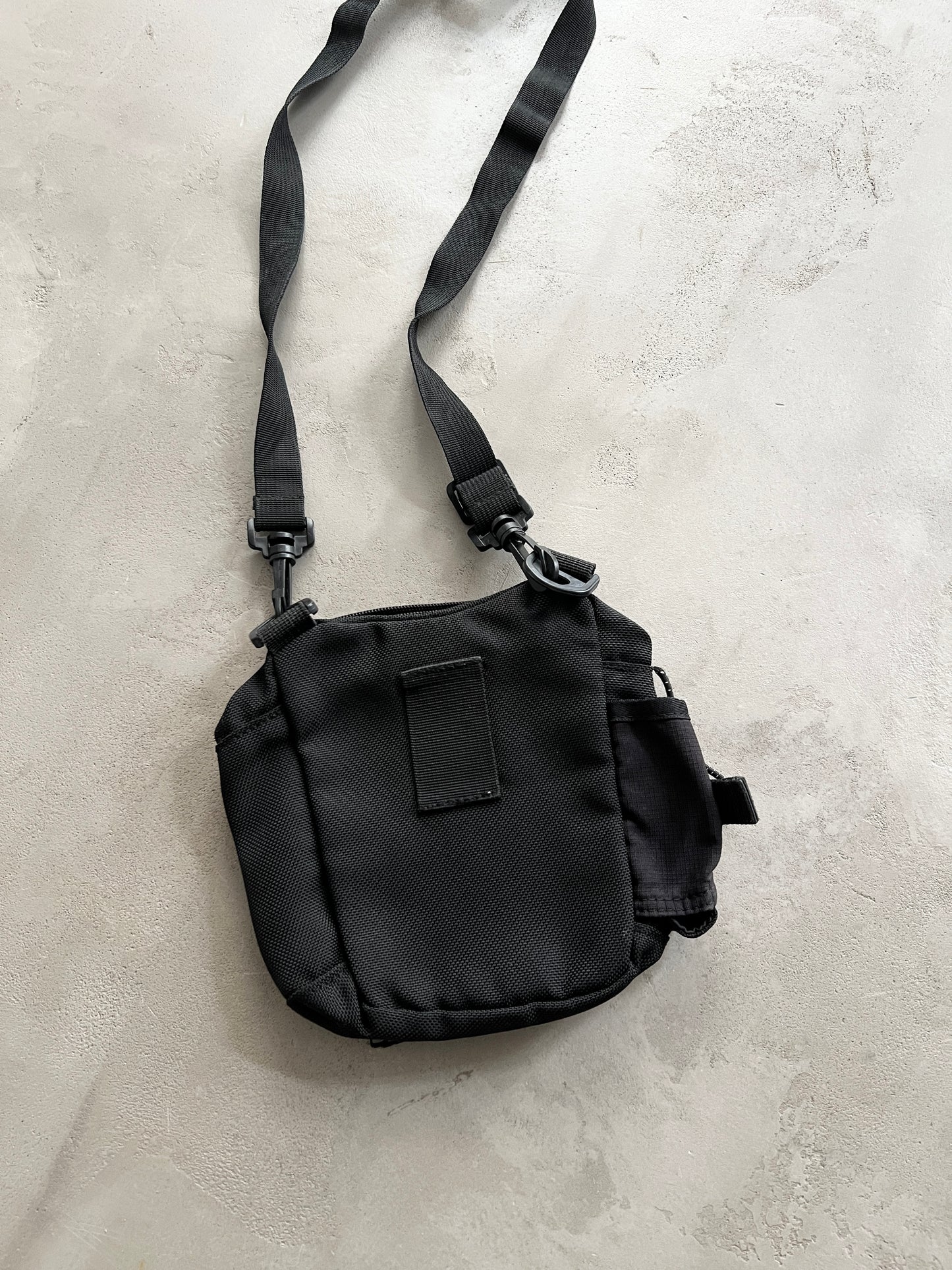 BLACK NIKE BAG - 2000S