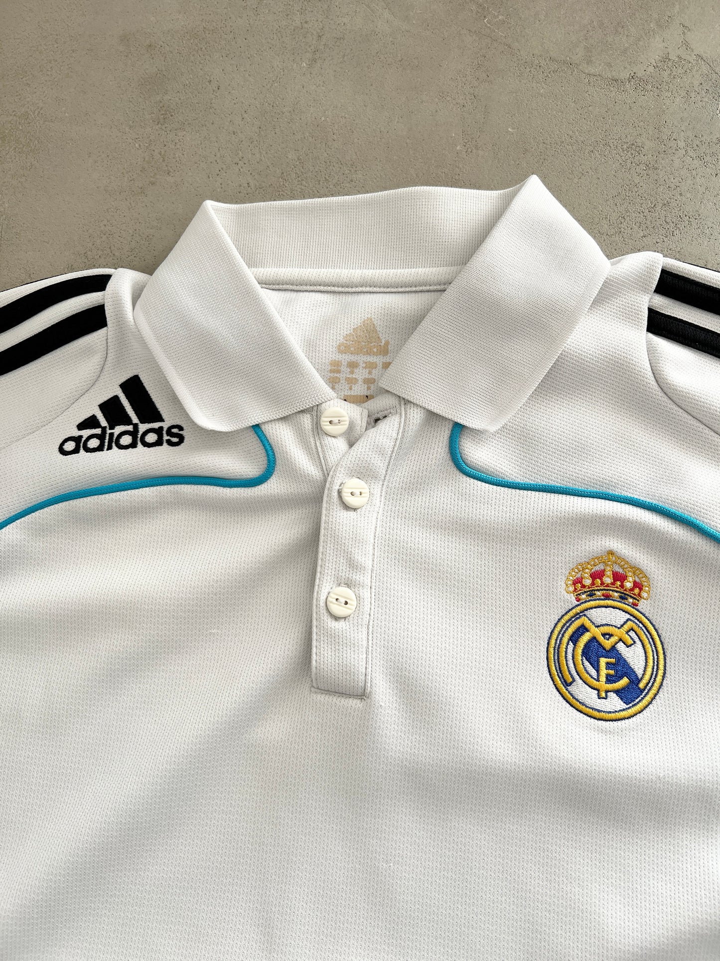 WHITE/BABY BLUE REAL MADRID POLO JERSEY - 2000S - L/M