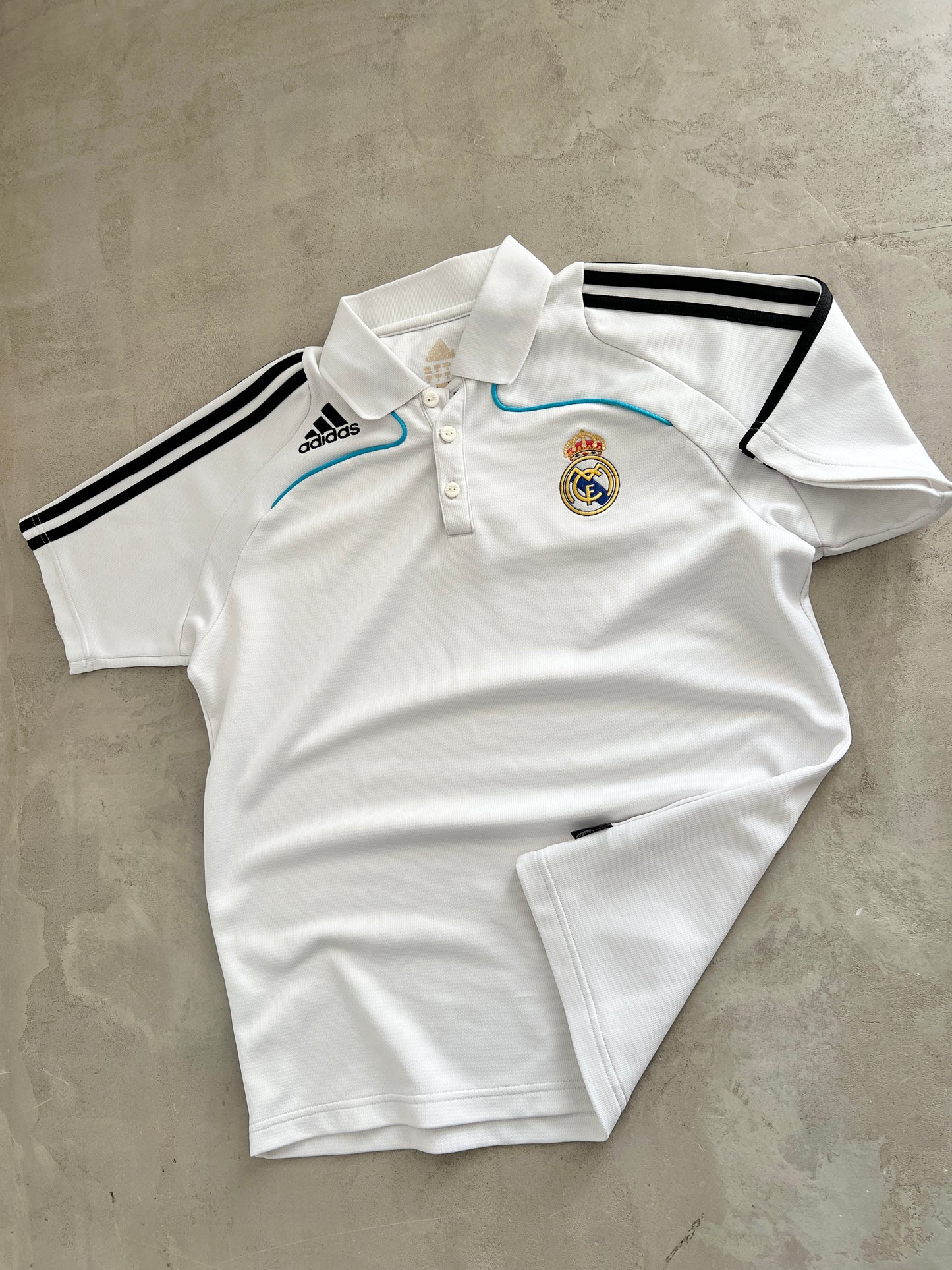 WHITE/BABY BLUE REAL MADRID POLO JERSEY - 2000S - L/M