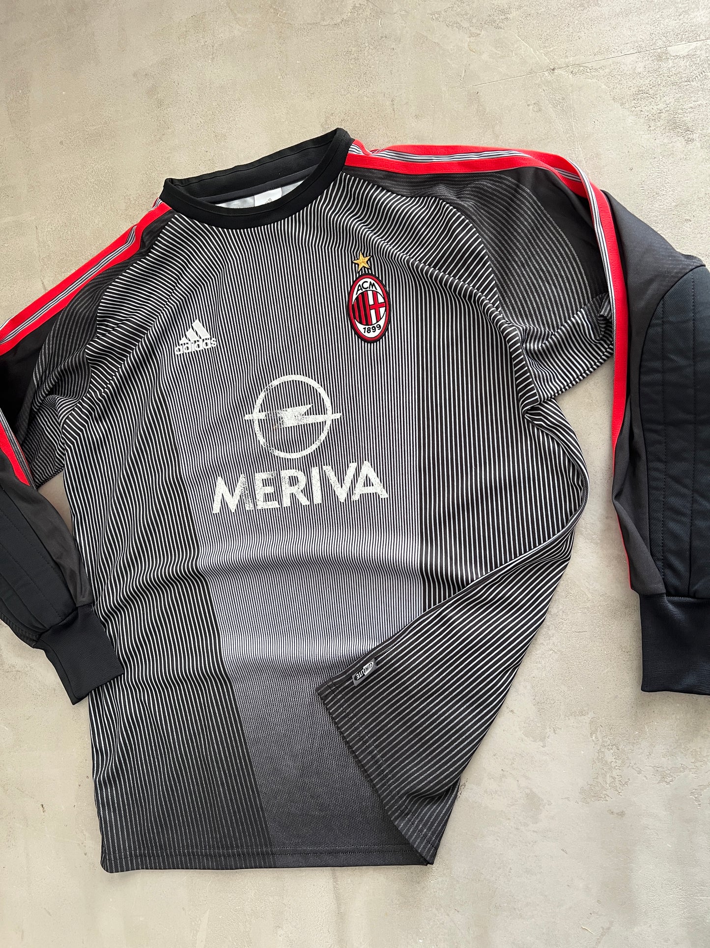 GREY/RED AC MILAN LONGSLEEVE - 2000S - XL/L