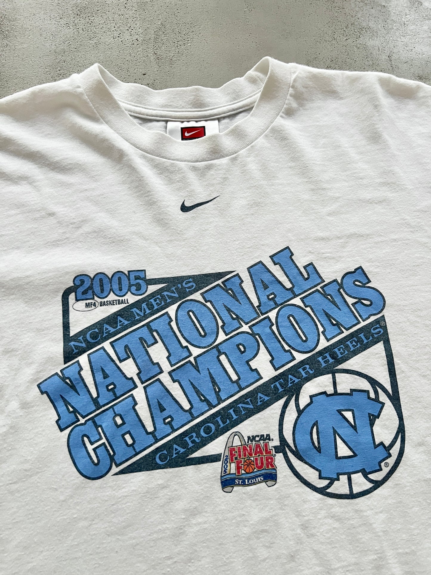 WHITE/BABY BLUE UNC TEE - 2000S - L/M