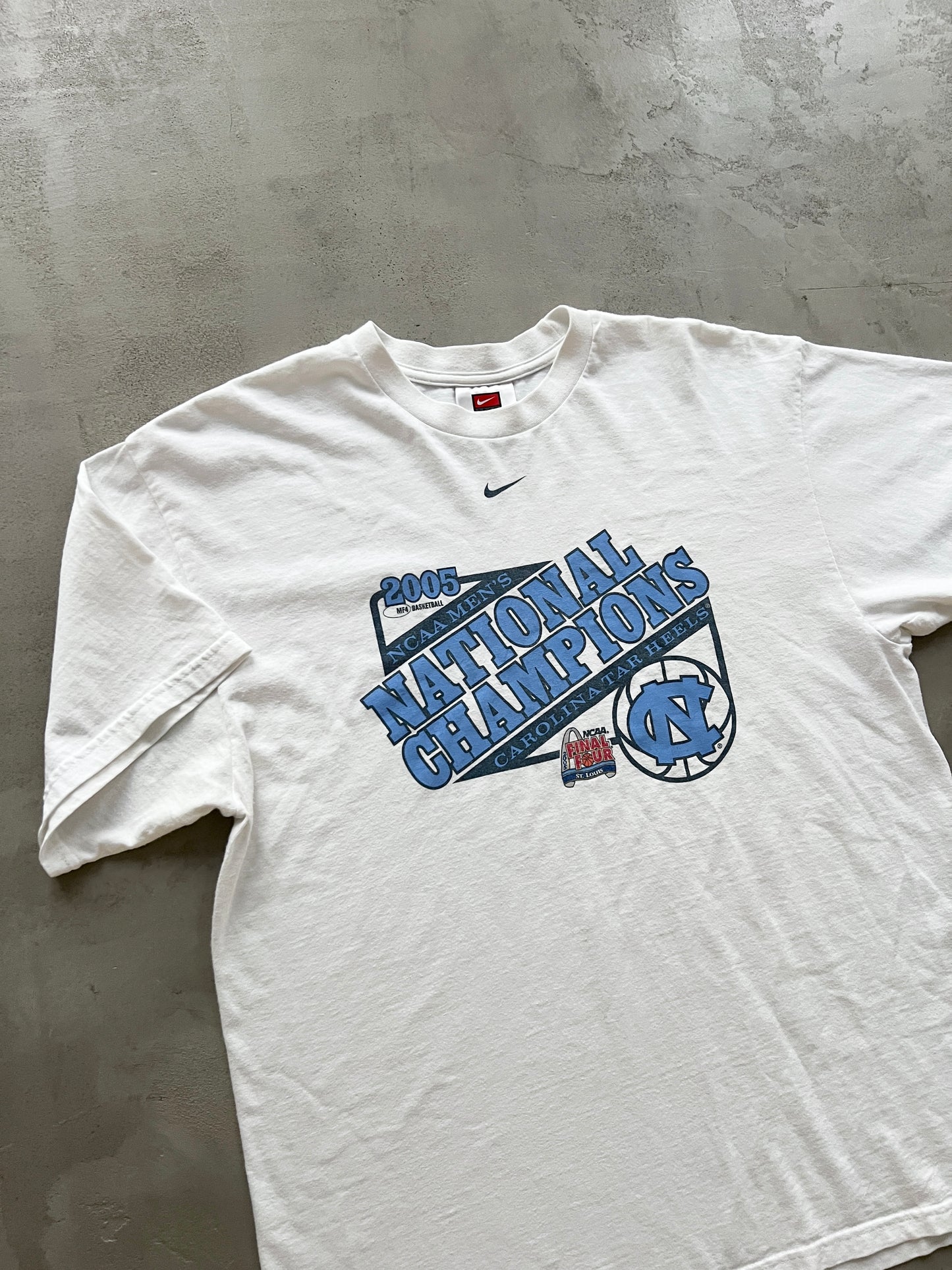 WHITE/BABY BLUE UNC TEE - 2000S - L/M