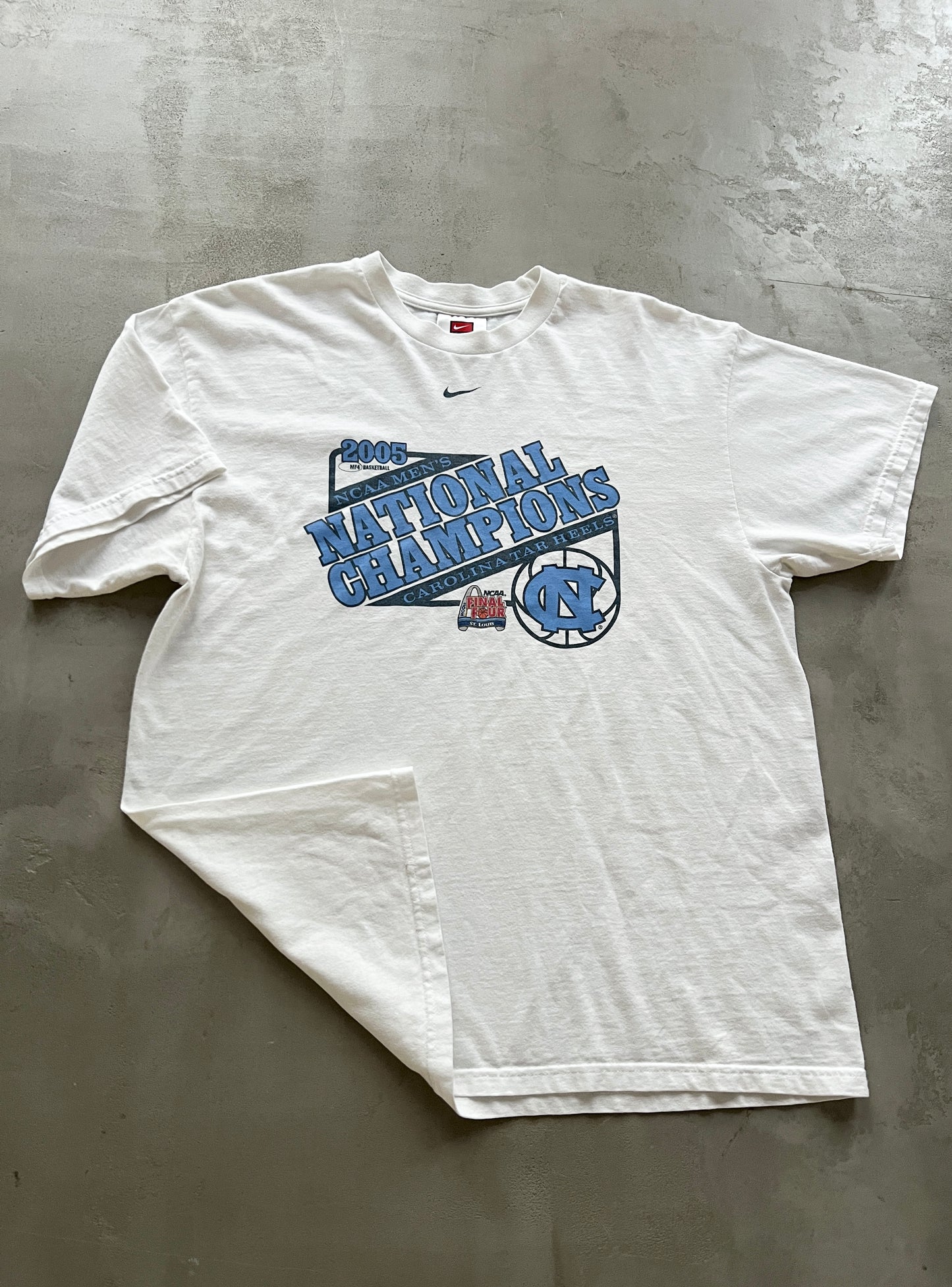 WHITE/BABY BLUE UNC TEE - 2000S - L/M