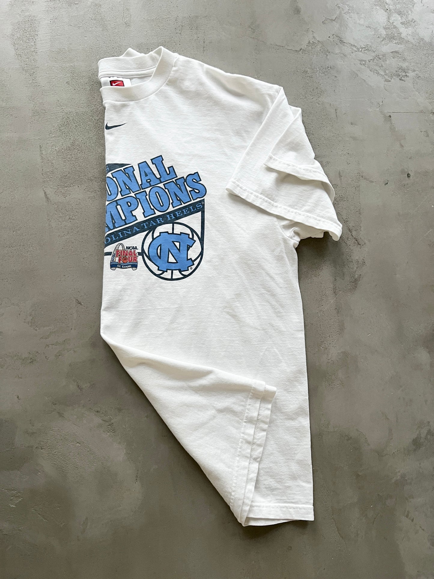 WHITE/BABY BLUE UNC TEE - 2000S - L/M