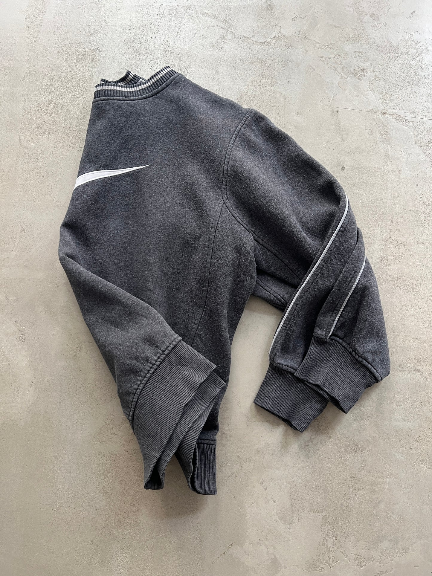 GREY NIKE SWEATER - 2000S - M