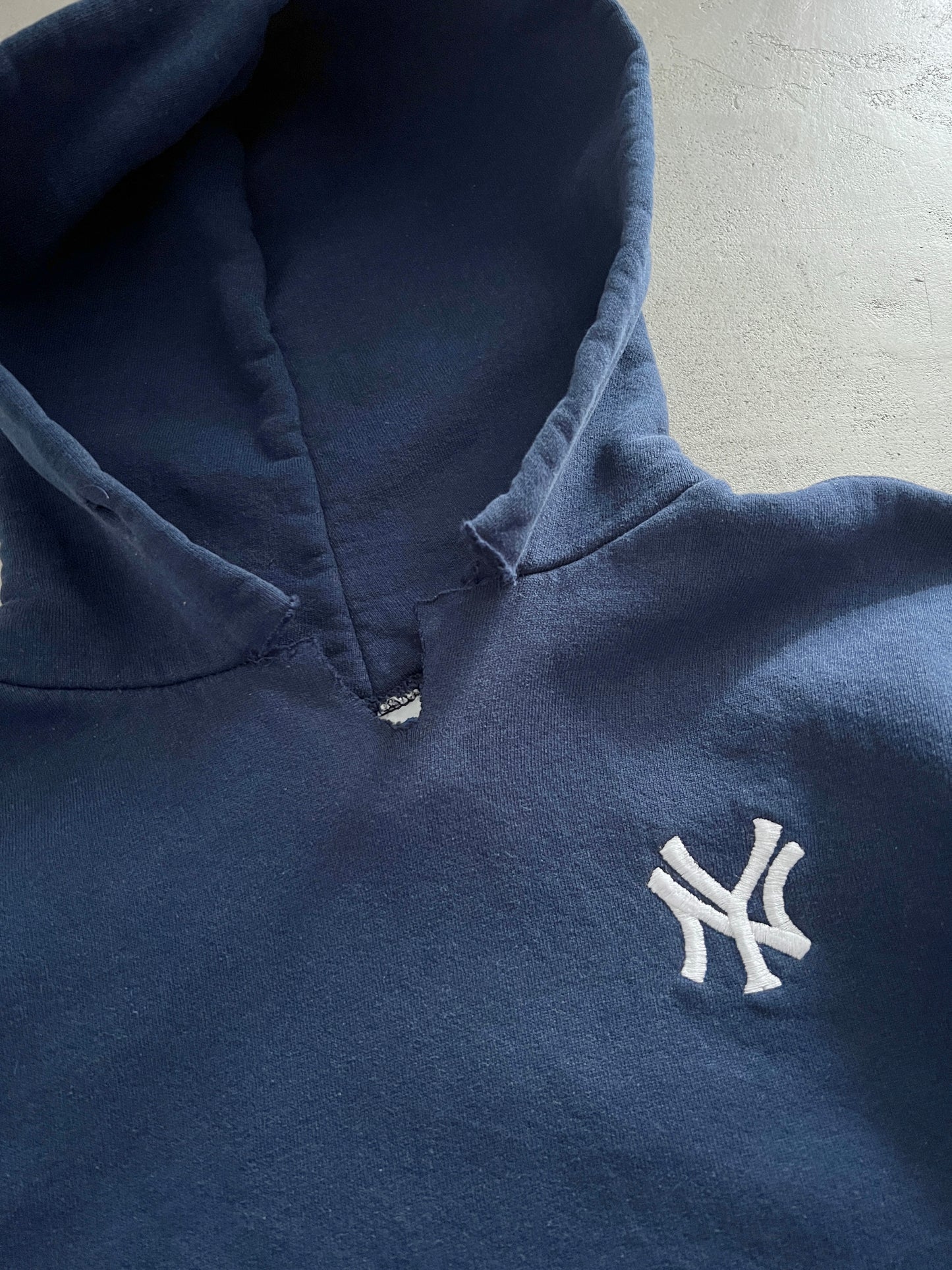 NAVY YANKEES RUSSELL HOODIE - 1990S - L/M