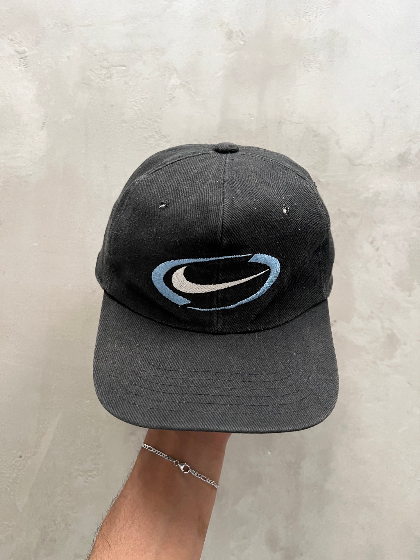 BLACK/BABY BLUE NIKE CAP - 1990S