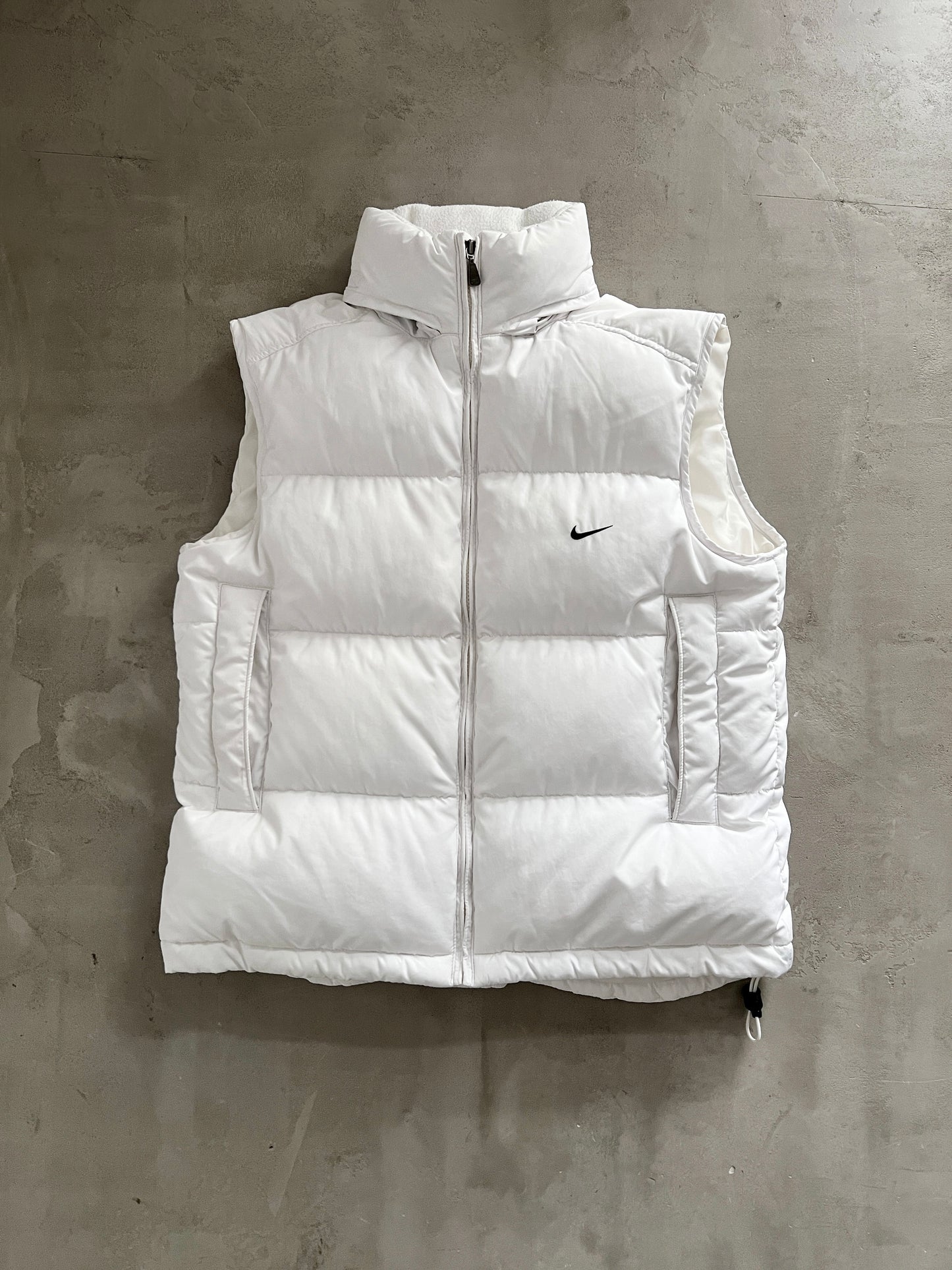 WHITE NIKE PUFFER VEST - 2000S - M/S