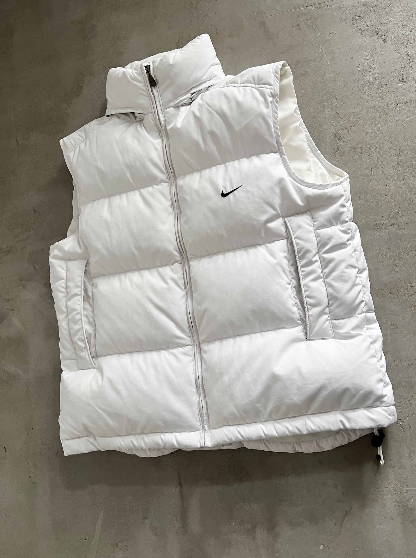 WHITE NIKE PUFFER VEST - 2000S - M/S