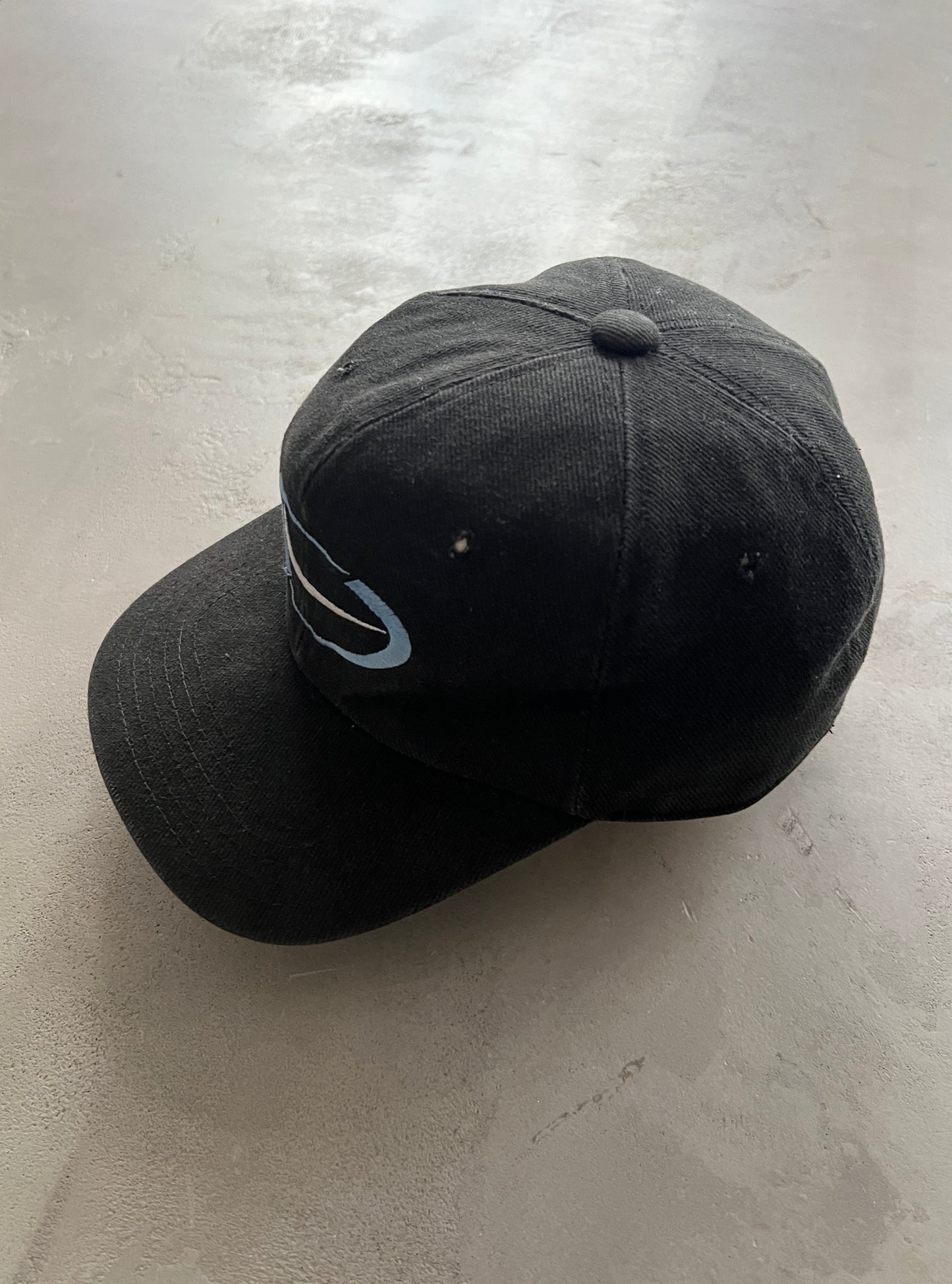 BLACK/BABY BLUE NIKE CAP - 1990S