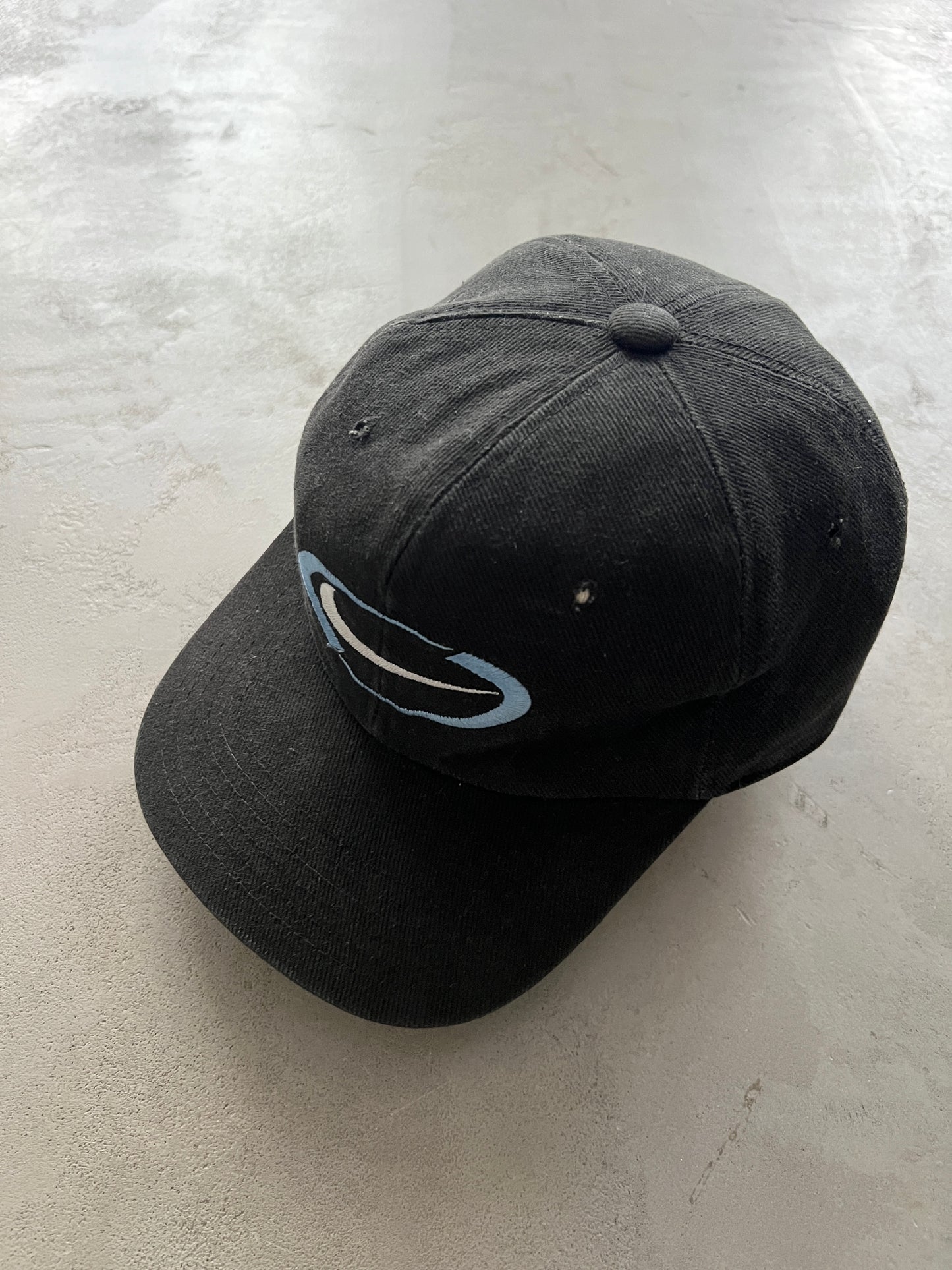 BLACK/BABY BLUE NIKE CAP - 1990S