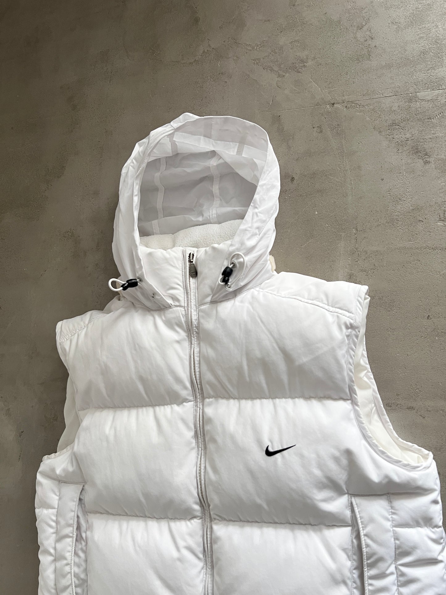 WHITE NIKE PUFFER VEST - 2000S - M/S