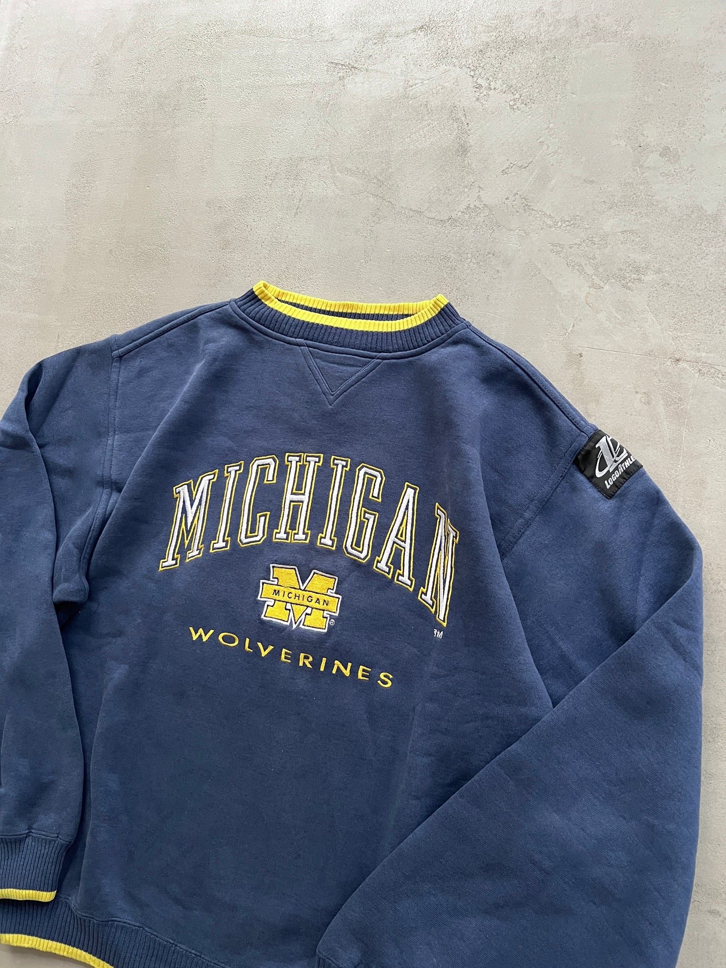 BLUE MICHIGAN WOLVERINES BASKETBALL SWEATER - 1990S - M