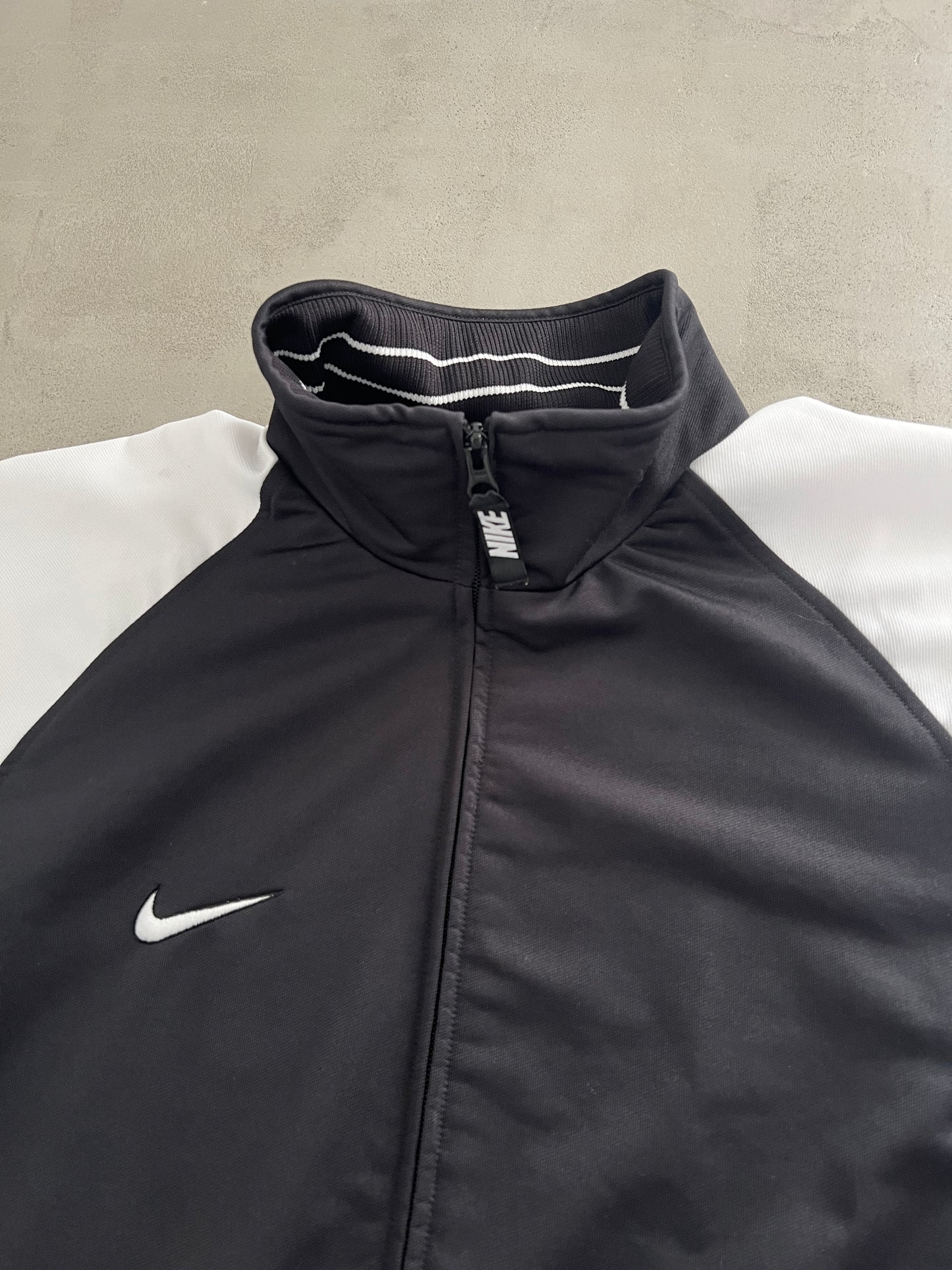 BLACK/WHITE NIKE TRACK JACKET - 1990S - L