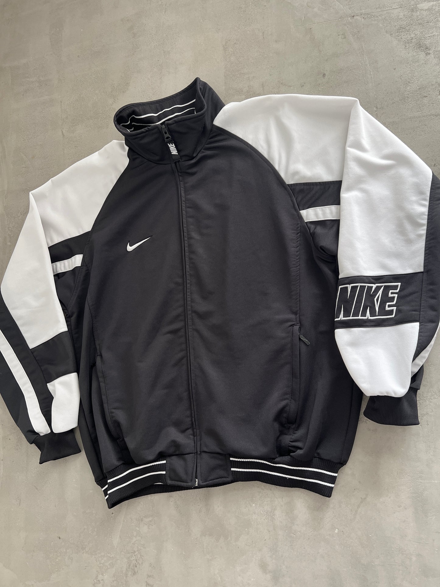 BLACK/WHITE NIKE TRACK JACKET - 1990S - L