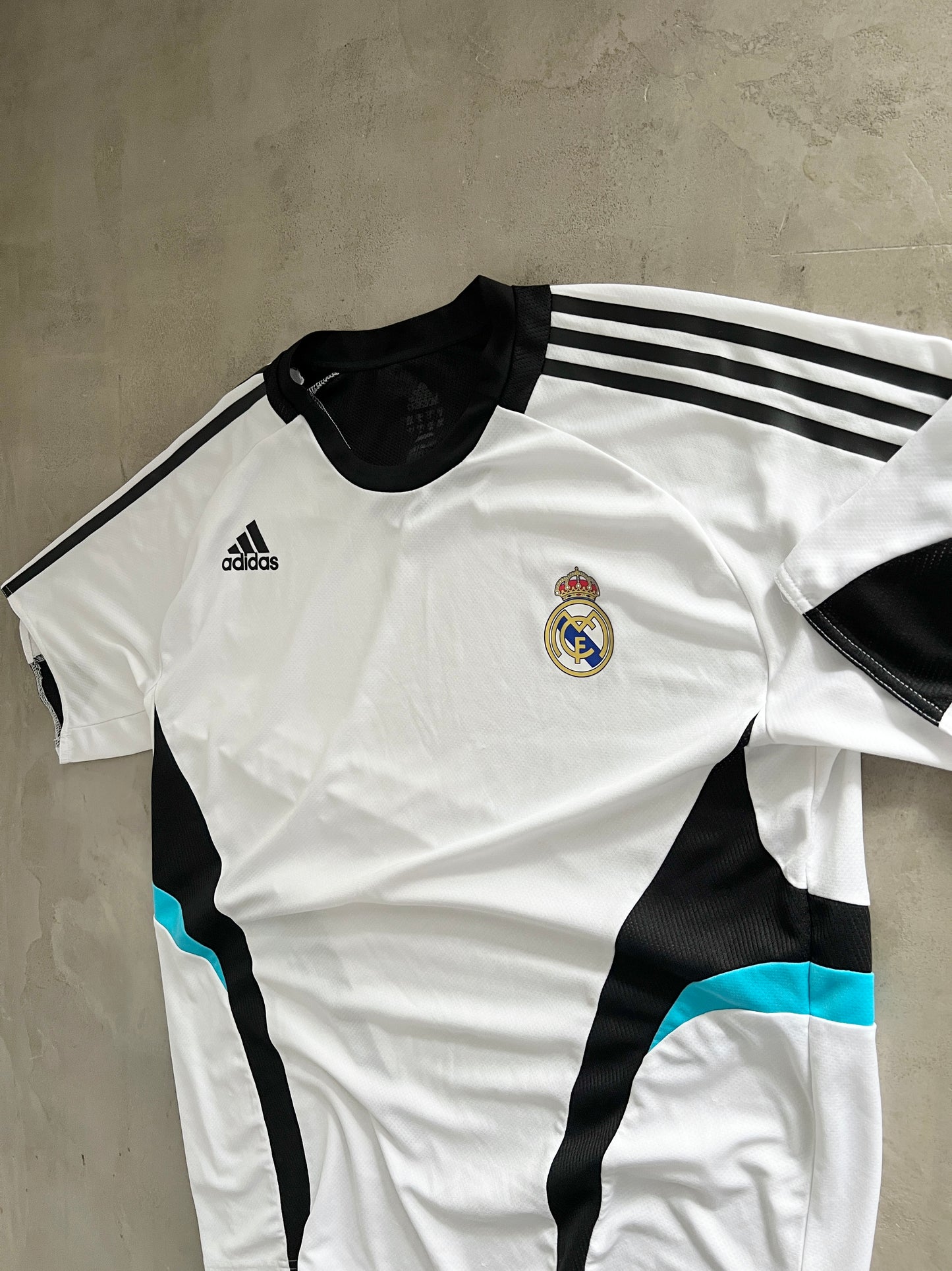 WHITE REAL MADRID JERSEY - 2000S - XL