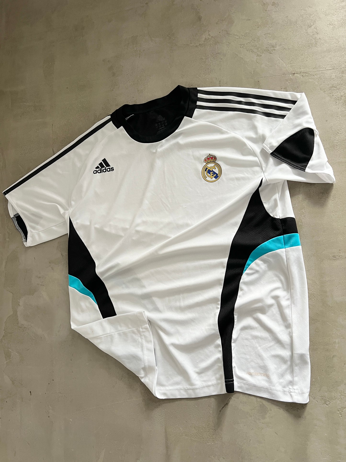 WHITE REAL MADRID JERSEY - 2000S - XL