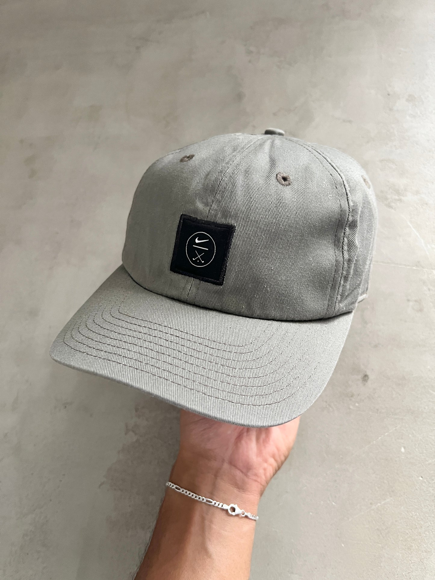 GREY NIKE GOLF CAP - 2000S