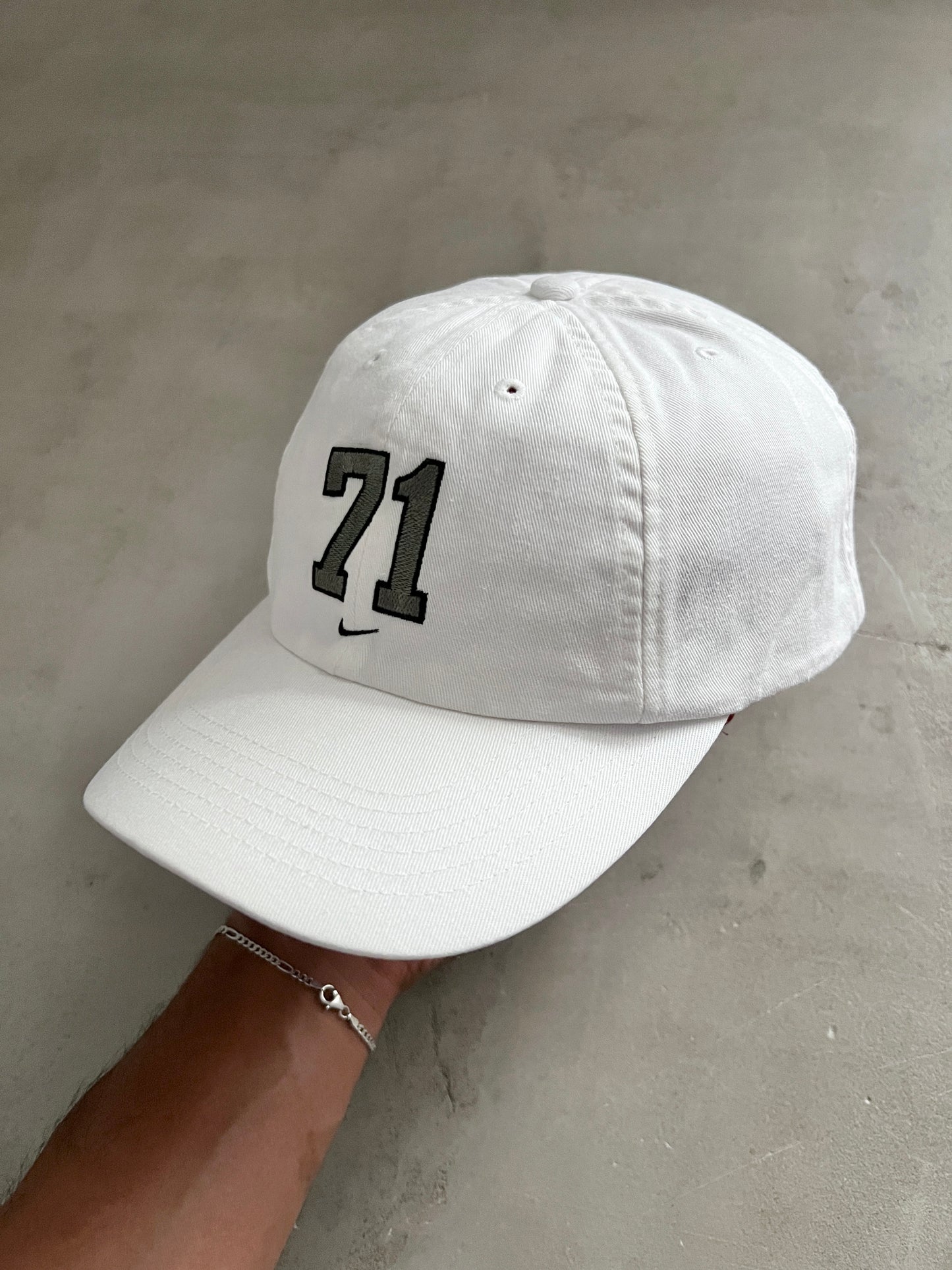 CREME NIKE CAP - 2000S