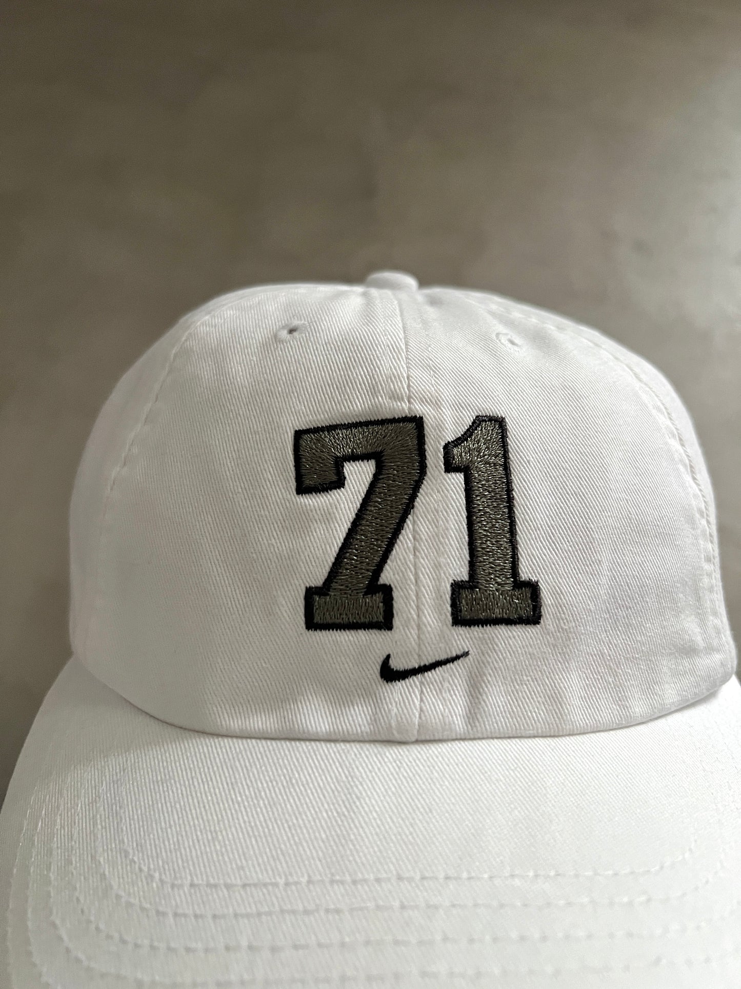 CREME NIKE CAP - 2000S