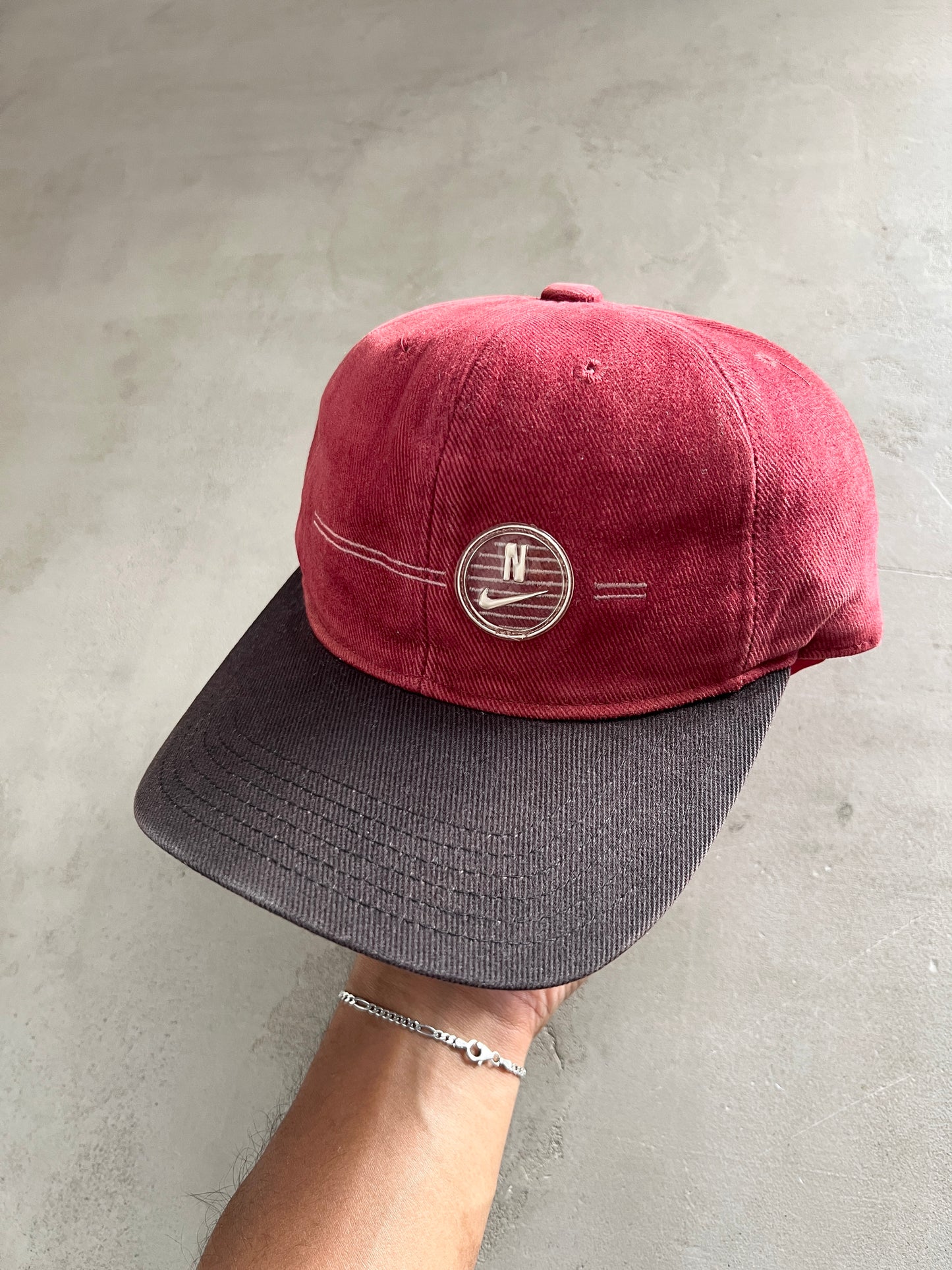 WINE RED NIKE CAP - 1990S