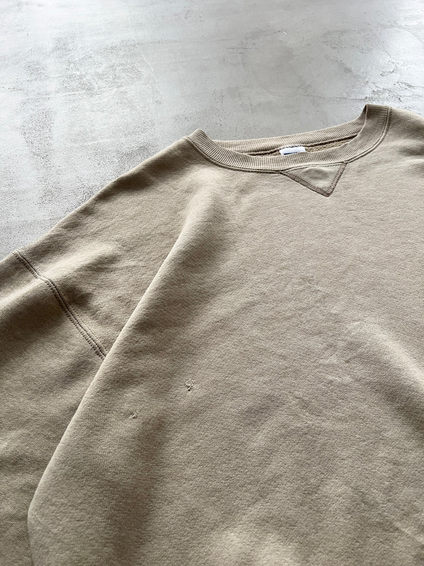 TAN RUSSELL ATHLETIC SWEATER - 1990S - L